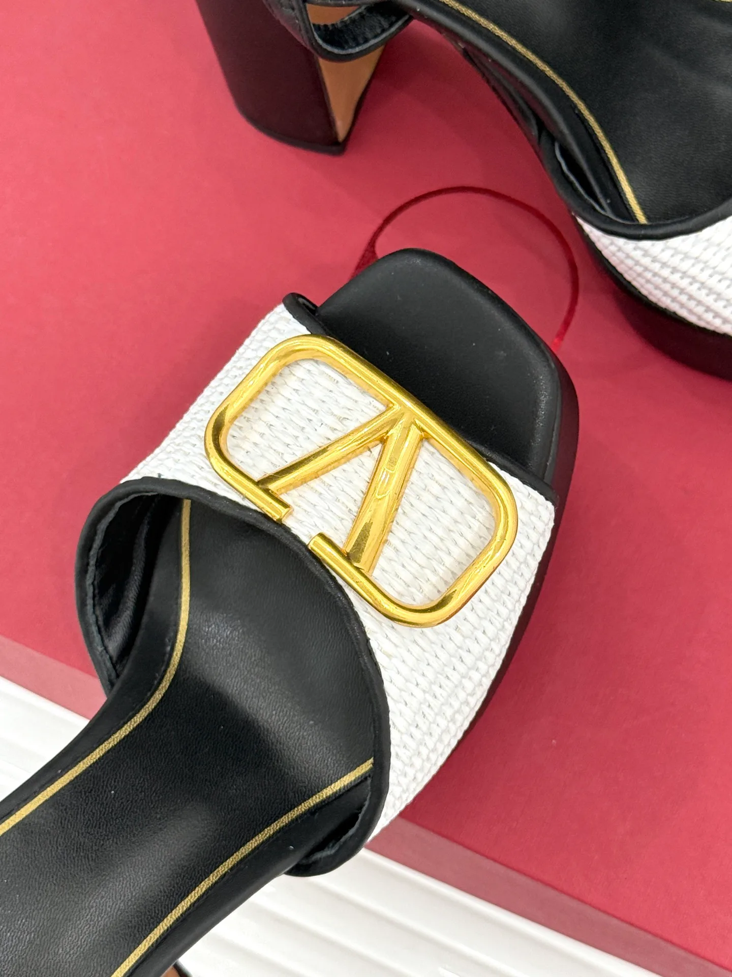 Босоножки Женские Valentino 11894226