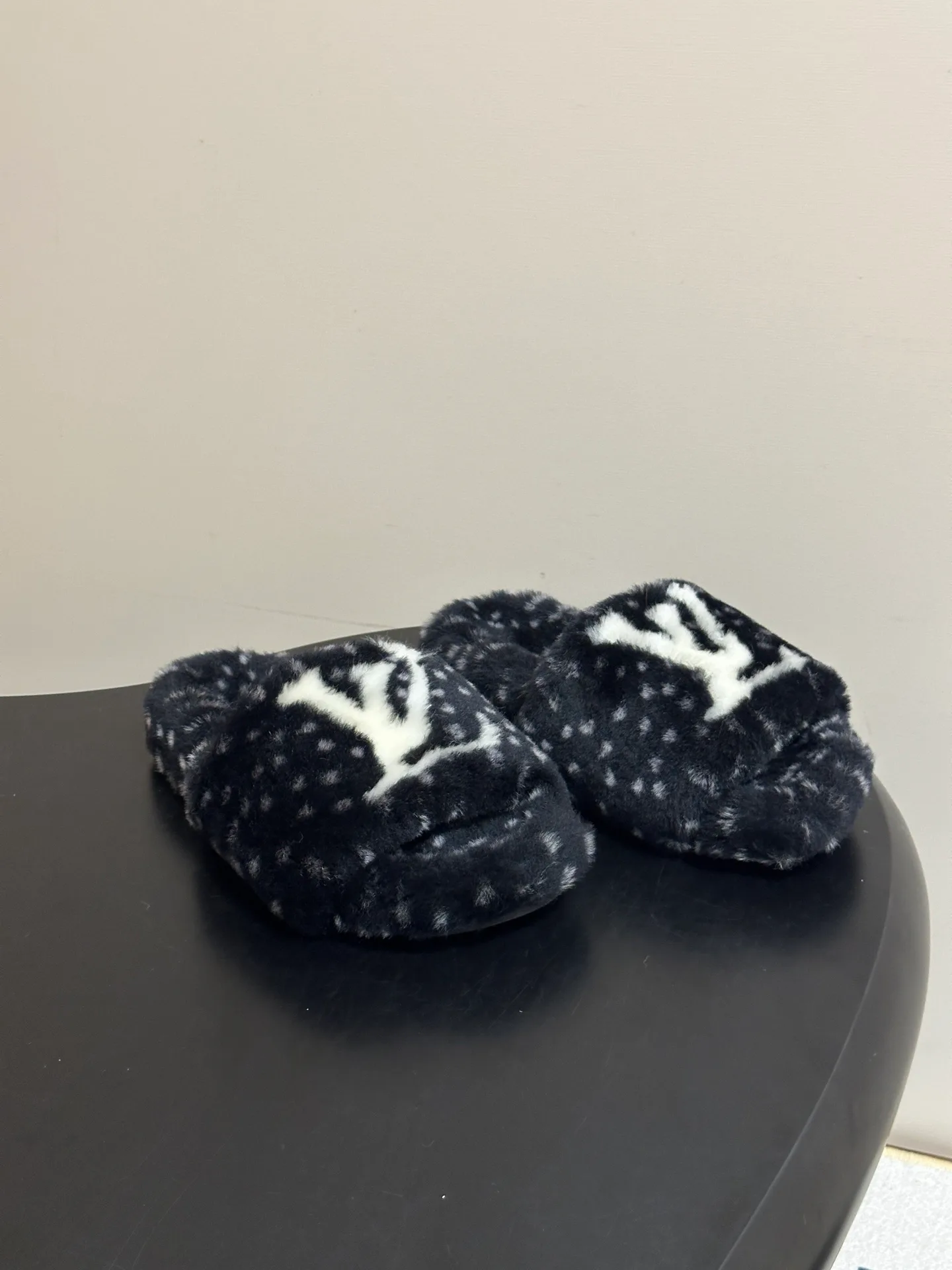 Тапочки Женские Louis Vuitton 18980488