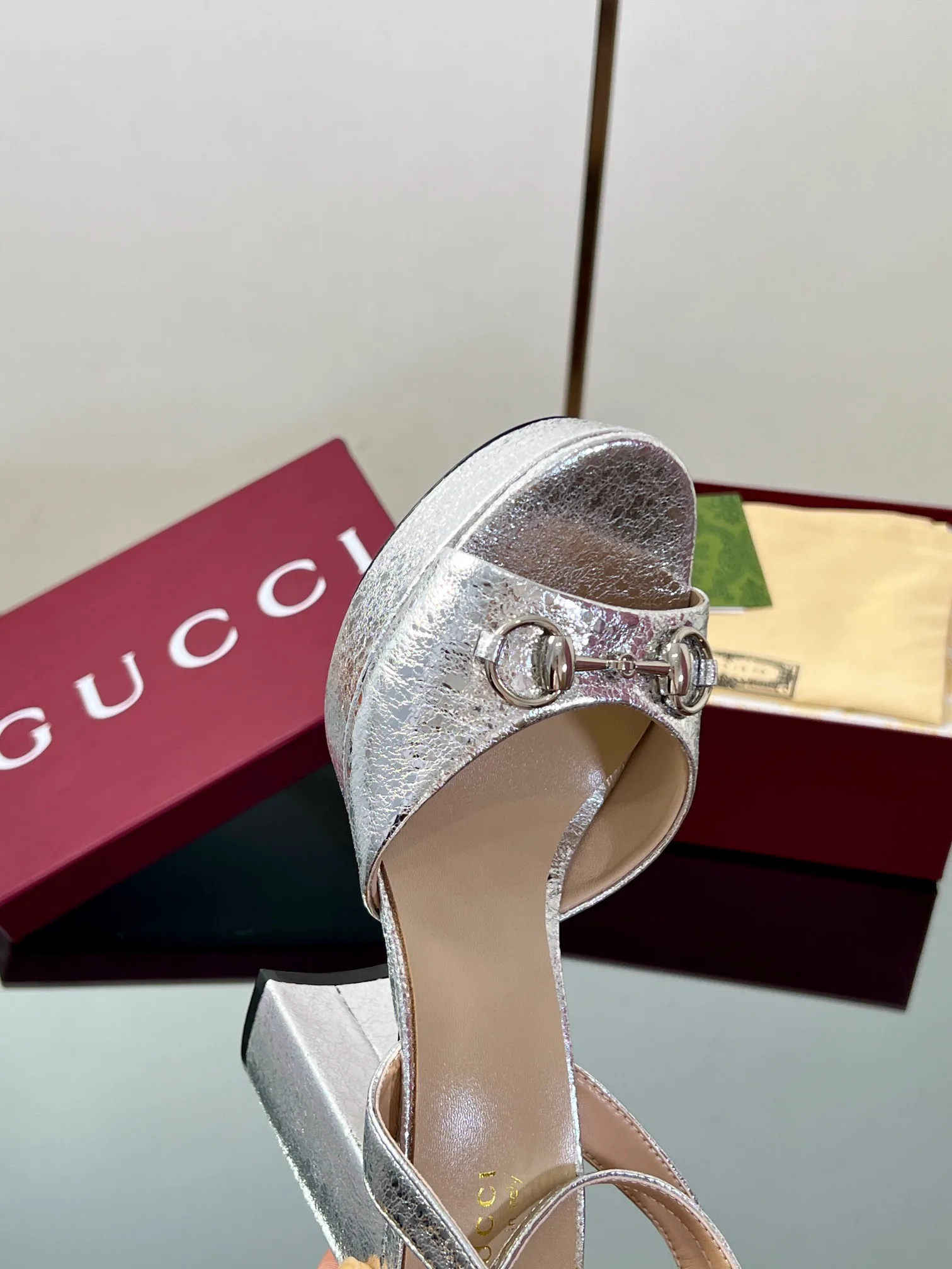 Босоножки Женские Gucci 11616308