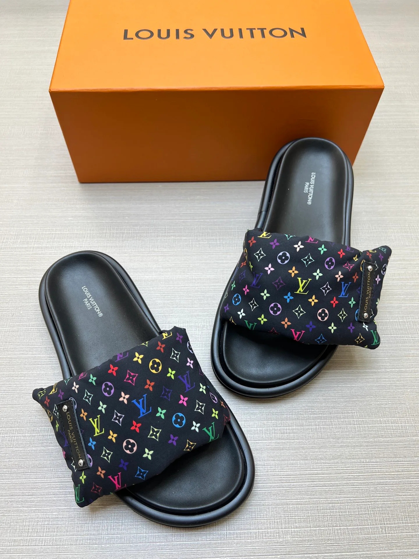 Шлепанцы Женские Louis Vuitton 9801569
