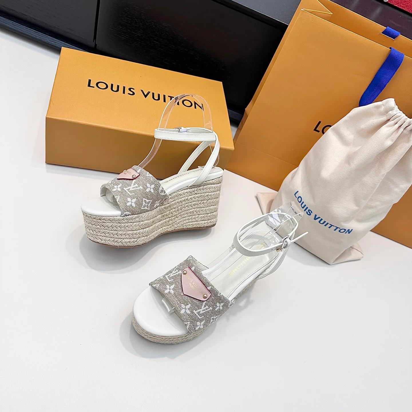 Босоножки Женские Louis Vuitton 11566071