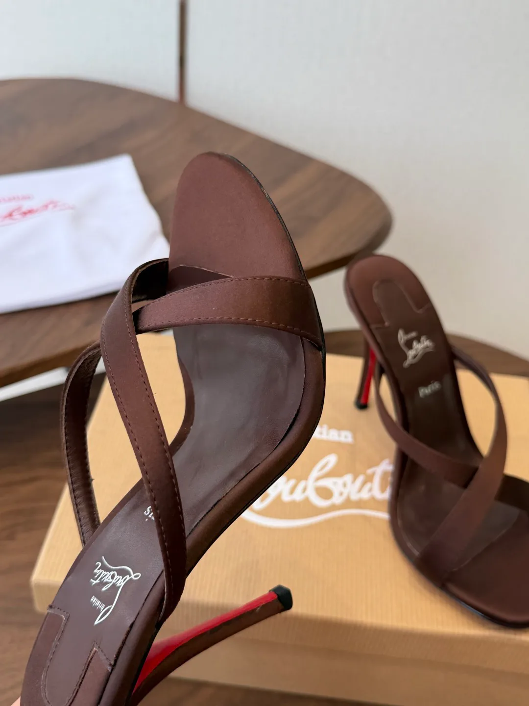 Босоножки Женские Christian Louboutin 18183092