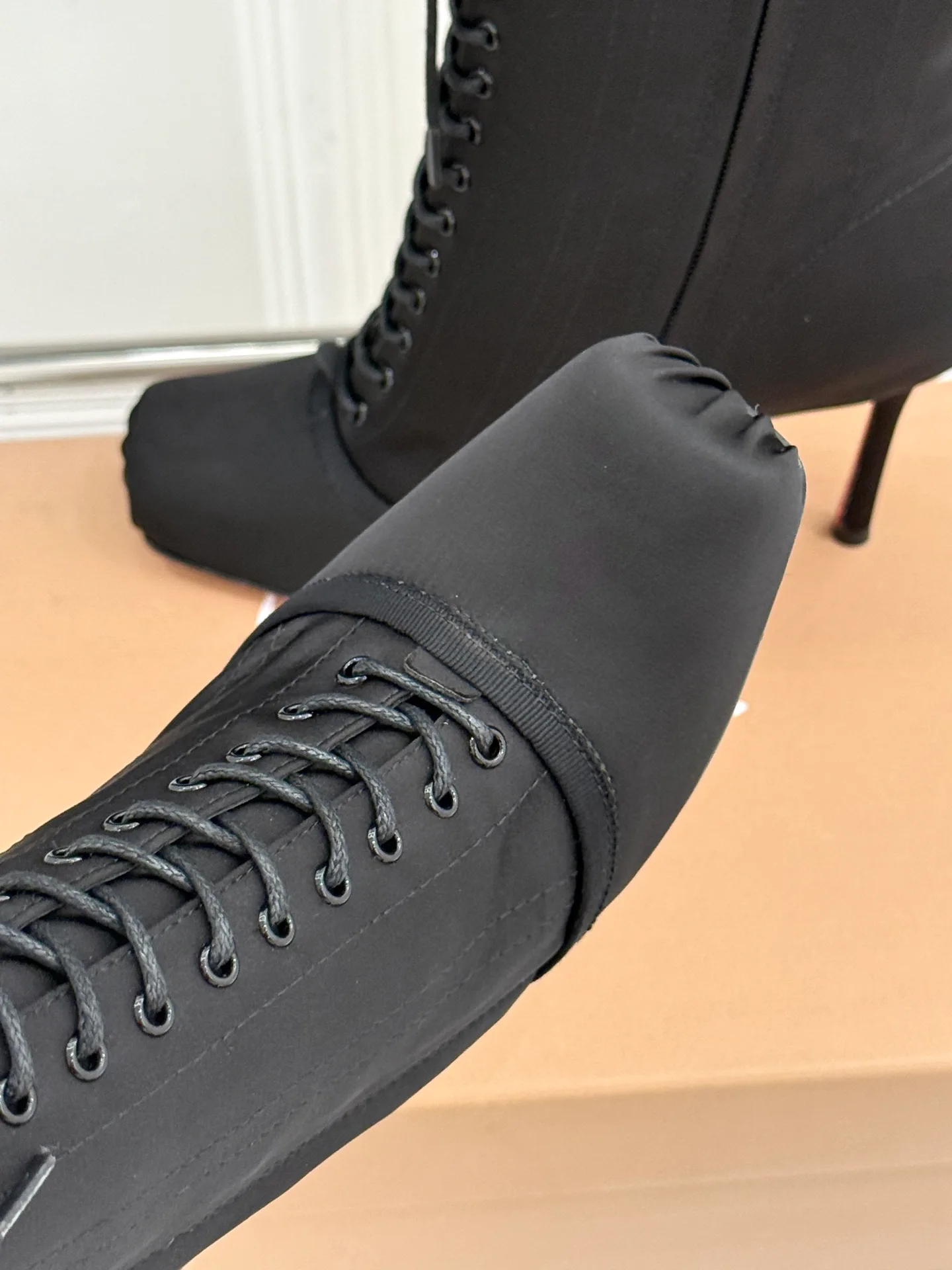 Ботильоны Женские Christian Louboutin 18575733