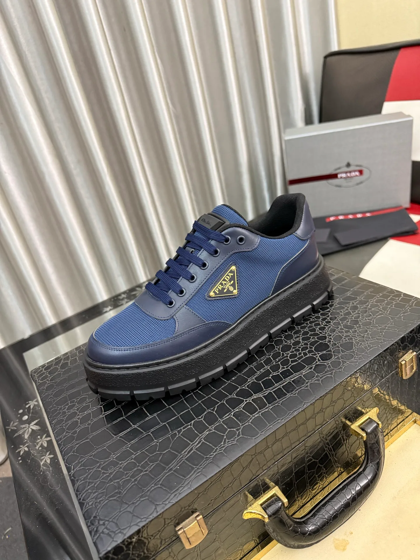 Кроссовки Женские Prada 18417416