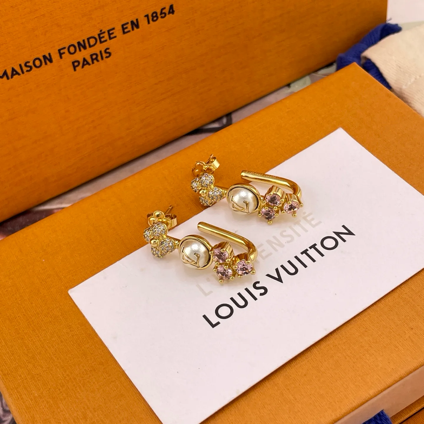Бижутерия Louis Vuitton 18441625