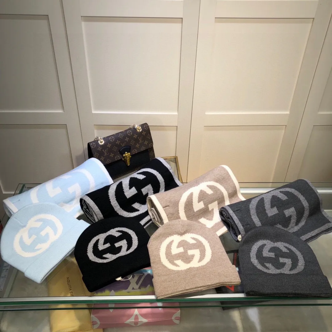 Шарфы Gucci 823954