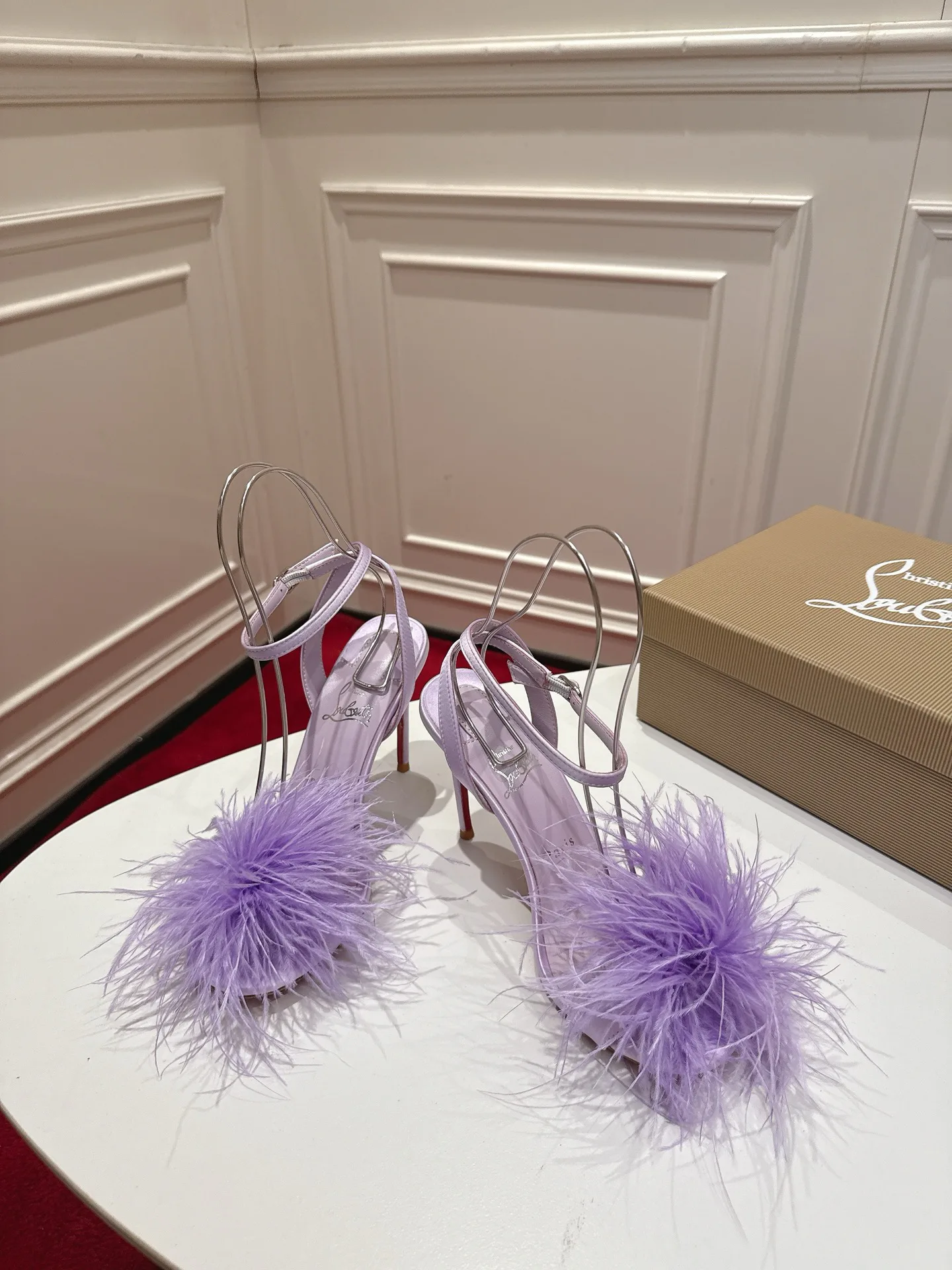 Туфли Женские Christian Louboutin 16920367