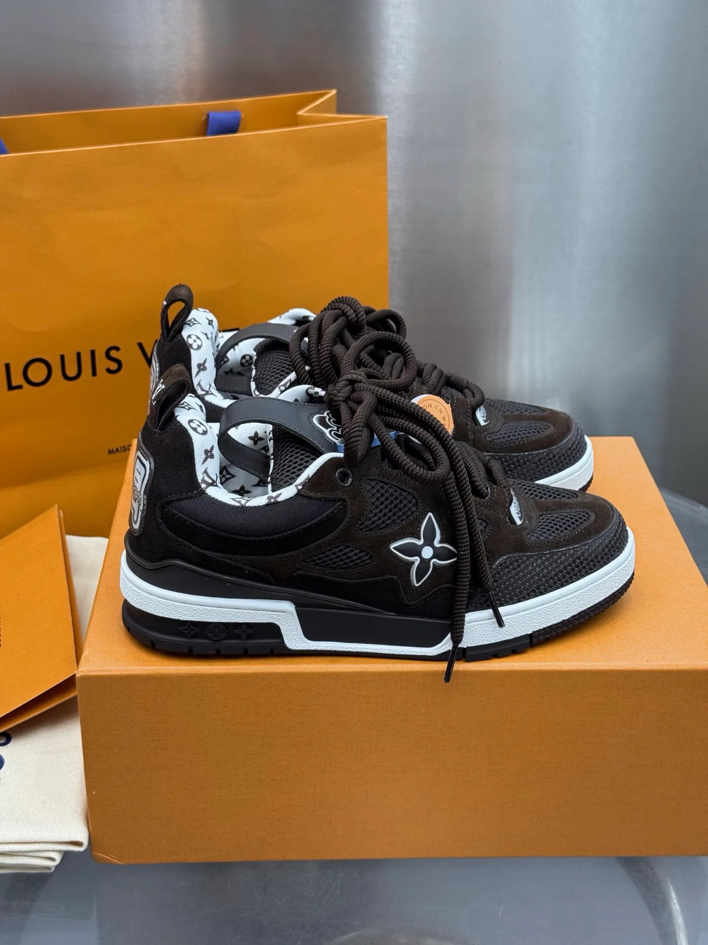 Кроссовки Мужские Louis Vuitton 19073409