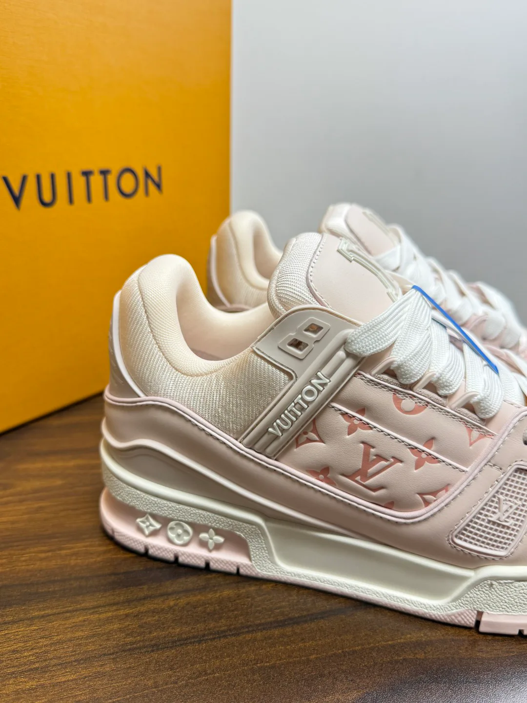 Кроссовки Женские Louis Vuitton 20143403