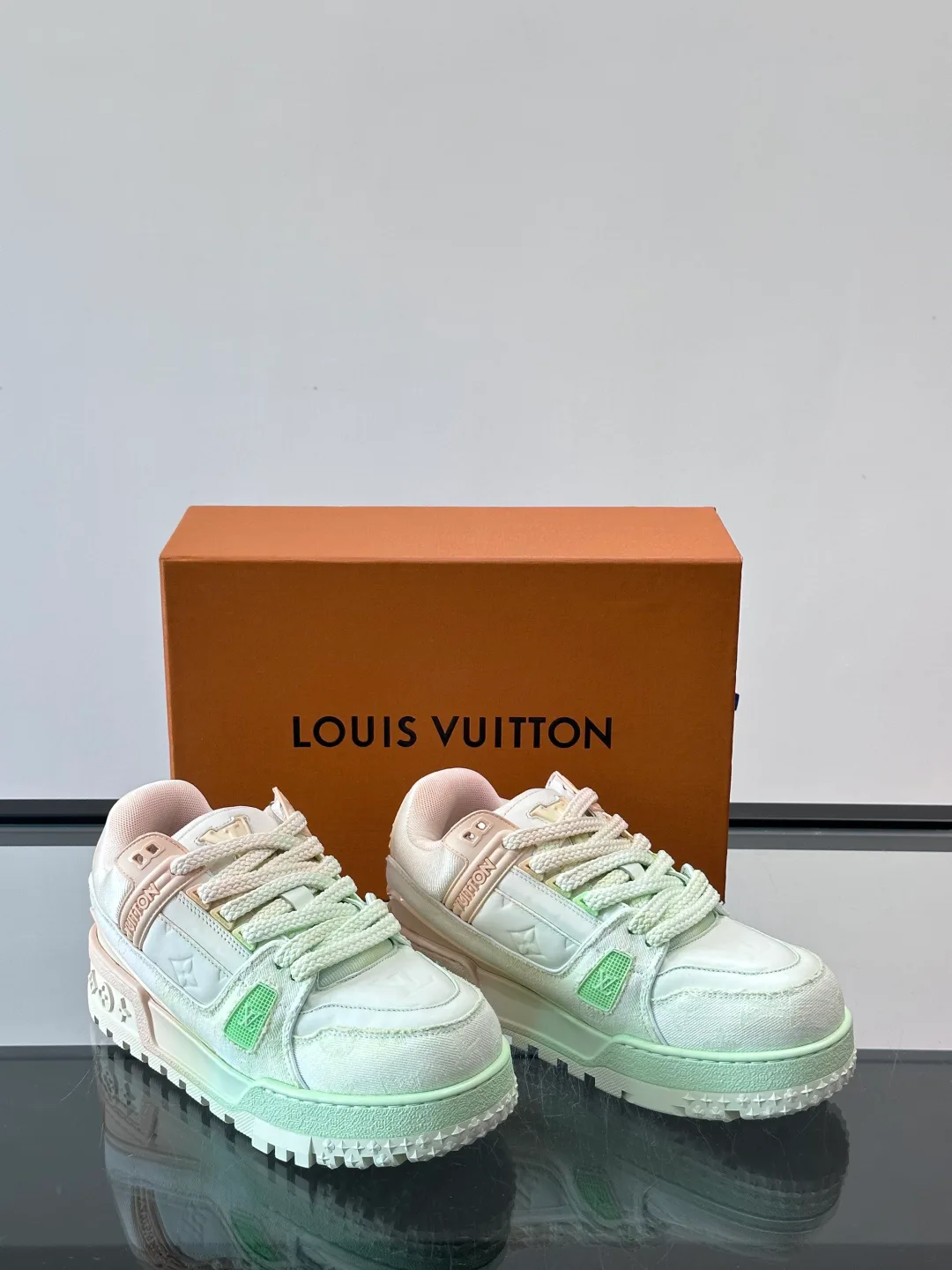 Кроссовки Женские Louis Vuitton 13580304