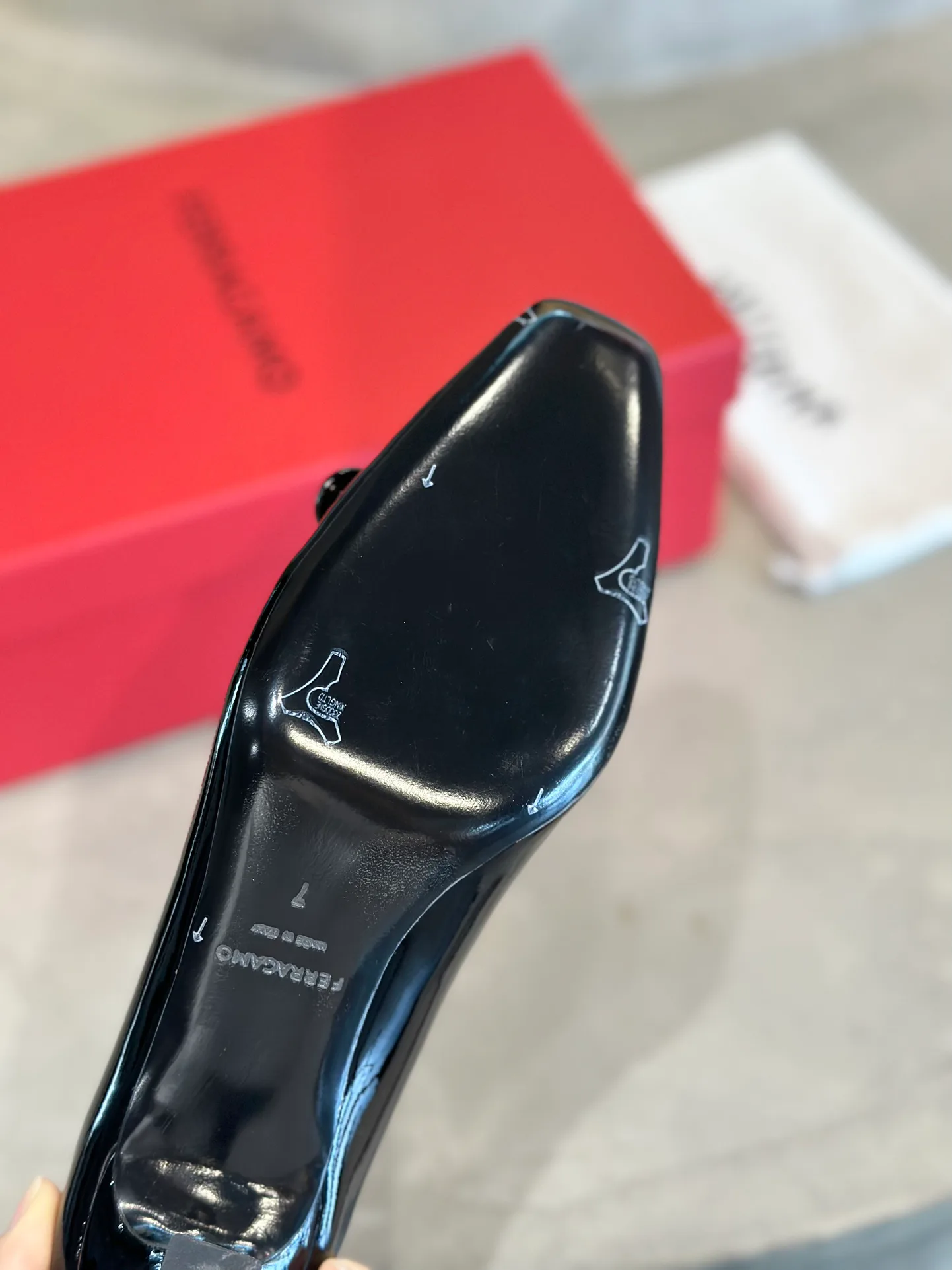 Туфли Женские Salvatore Ferragamo 18340735