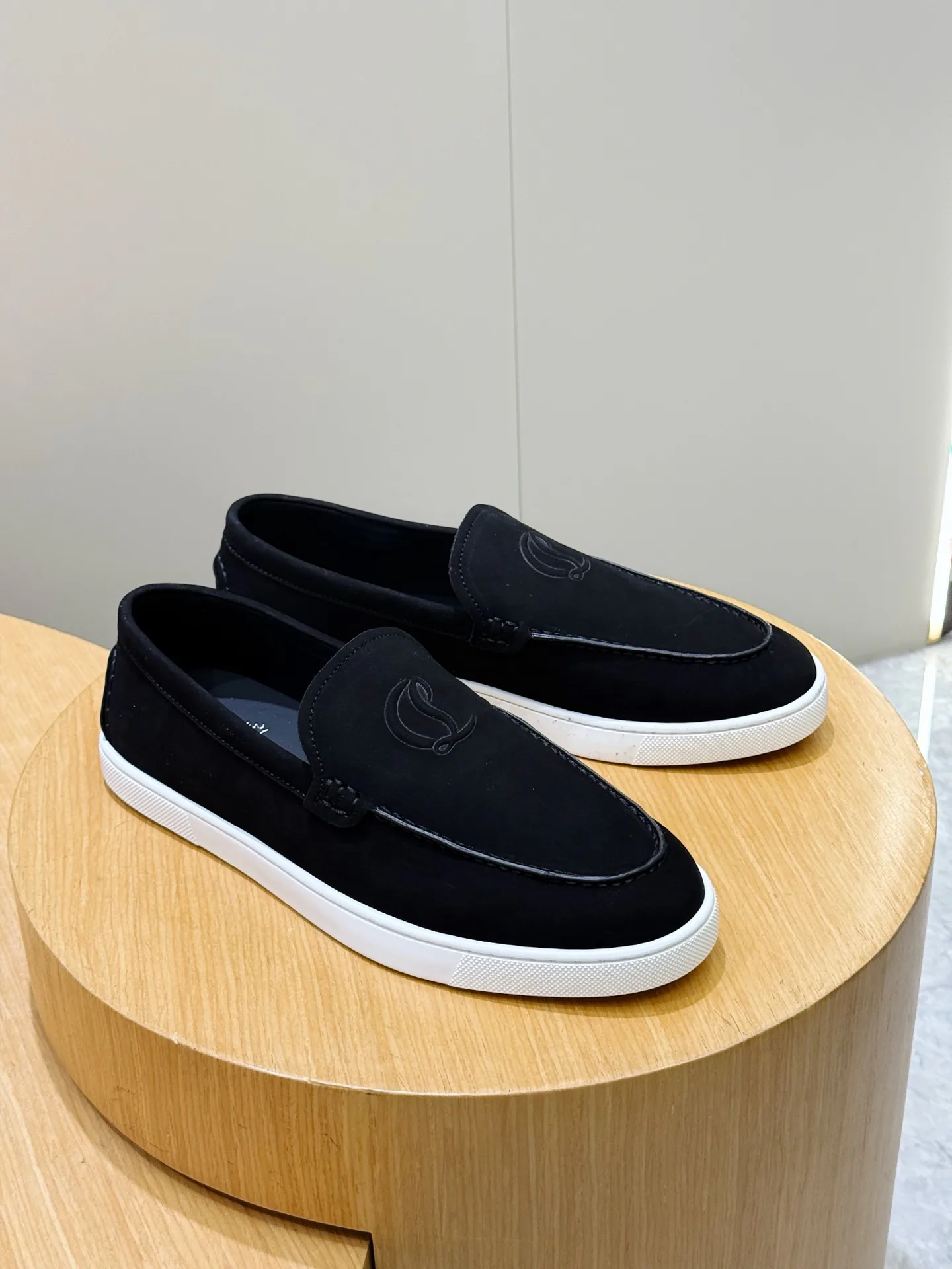 Лоферы И Туфли Мужские Christian Louboutin 19000104