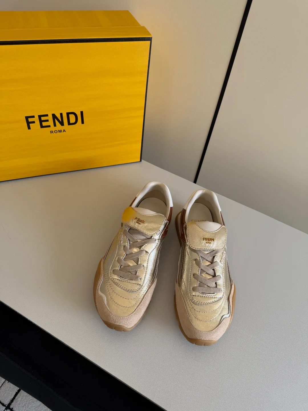 Кроссовки Женские Fendi 229949