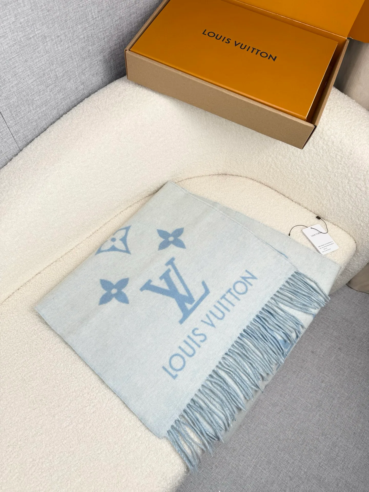 Шарфы Louis Vuitton 895110