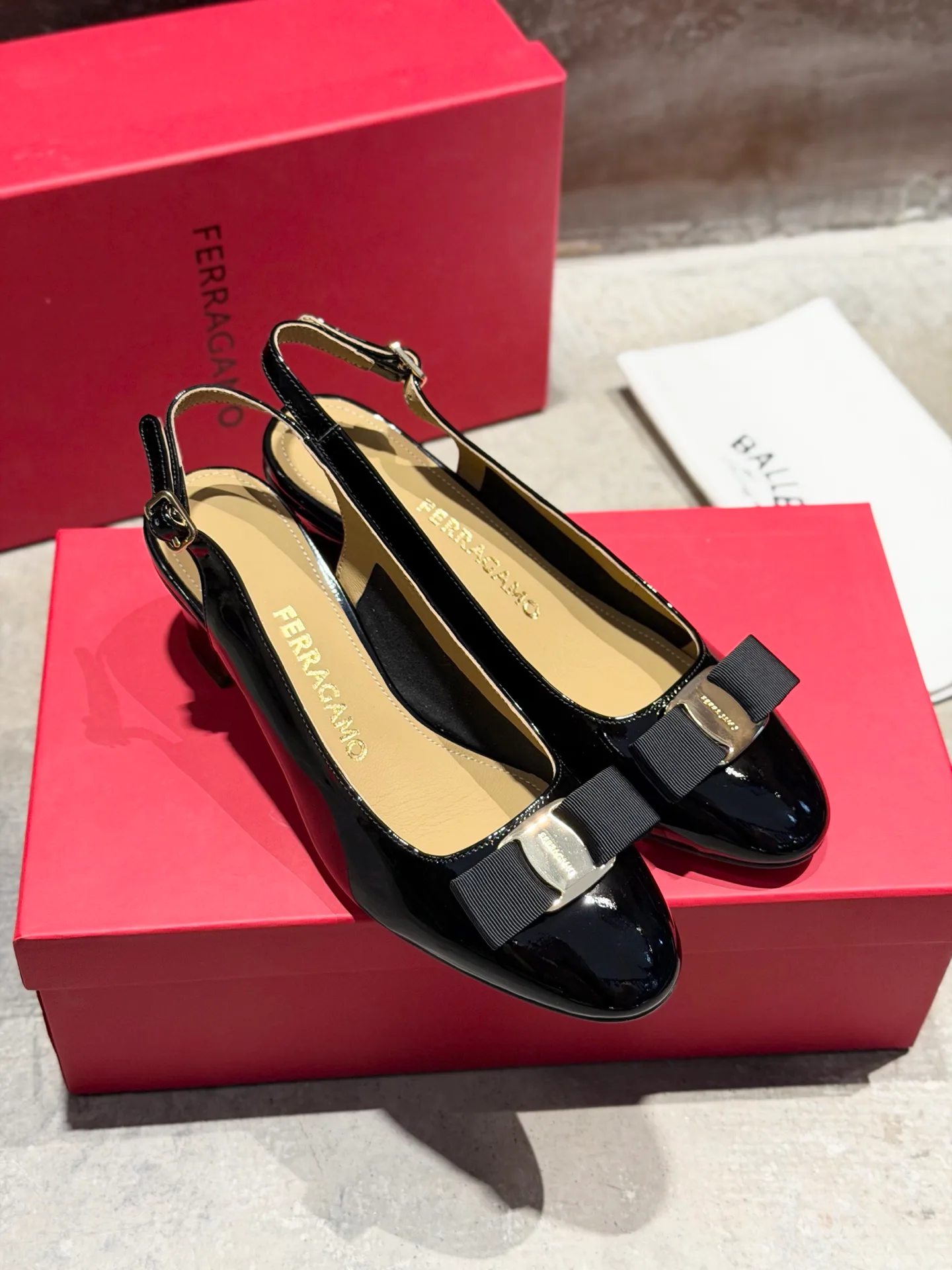 Туфли Женские Salvatore Ferragamo 13368378