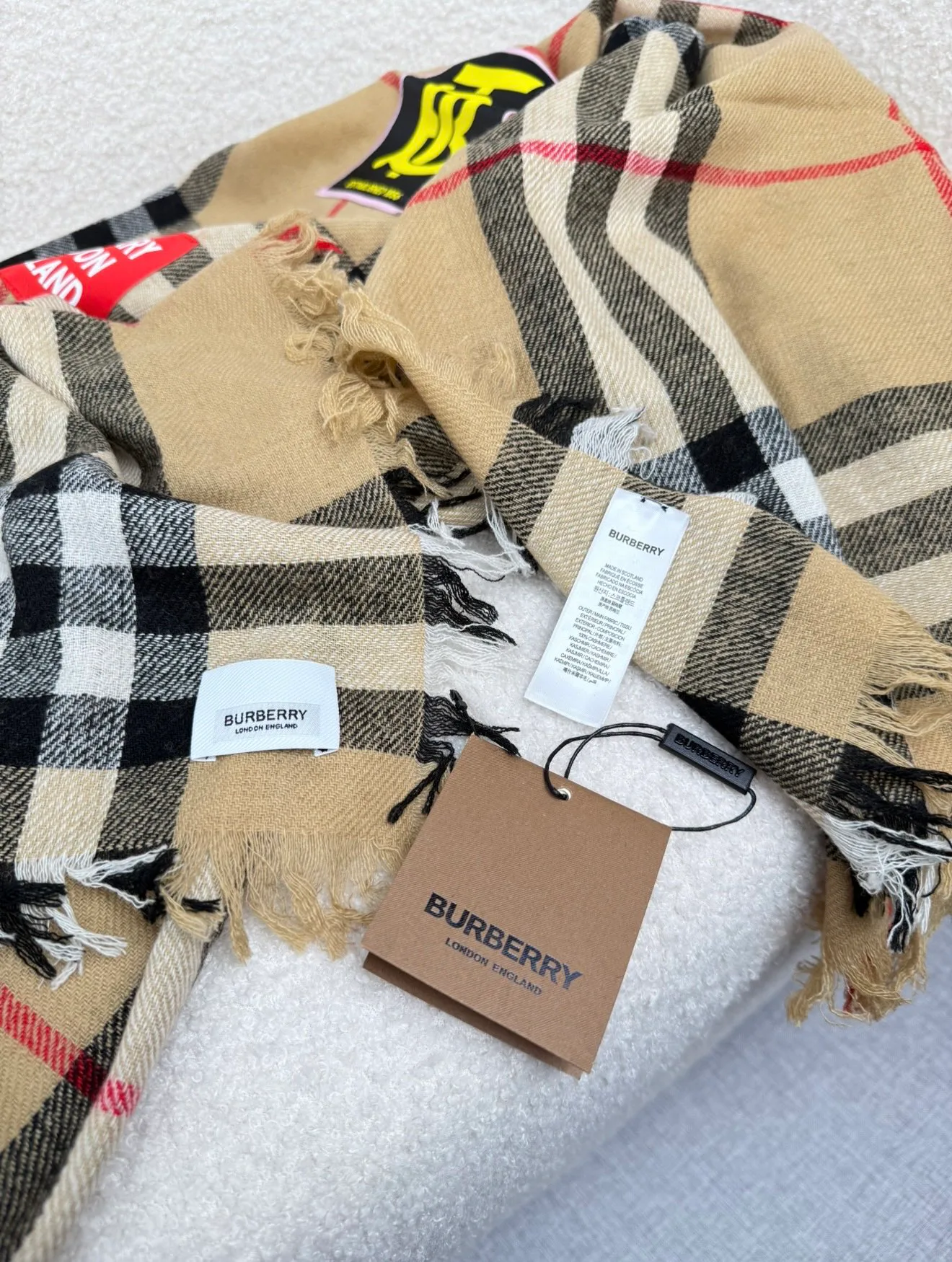 Шарфы Burberry 18675842