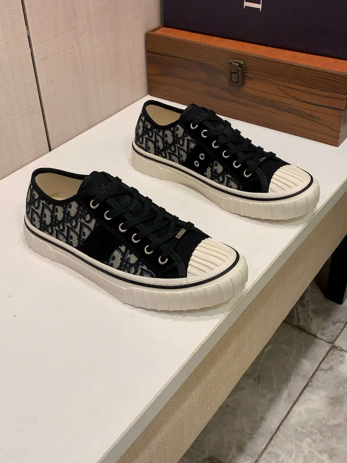 Кроссовки Мужские Christian Dior 18247723
