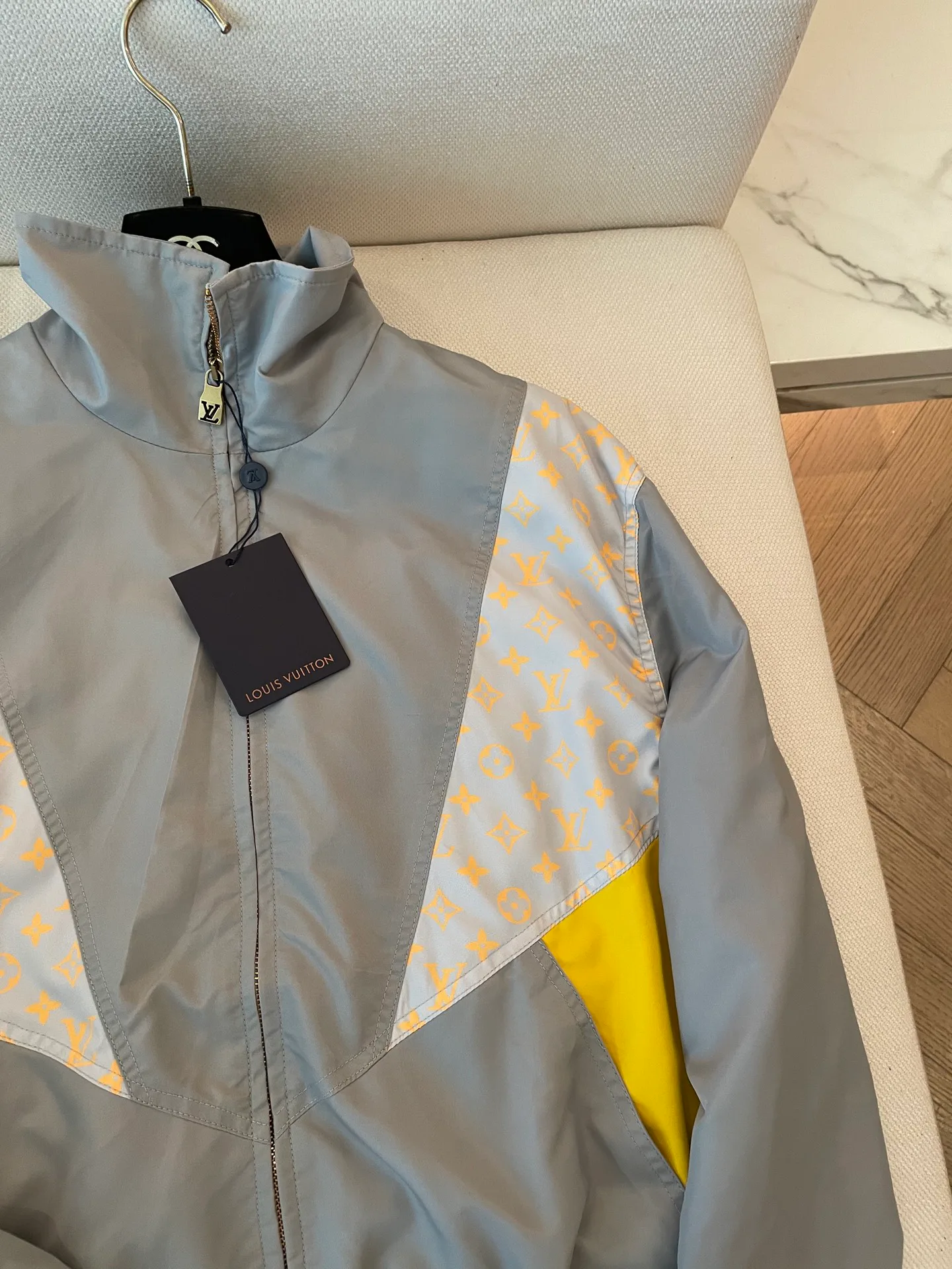 Куртки И Пуховики Женские Louis Vuitton 11466842