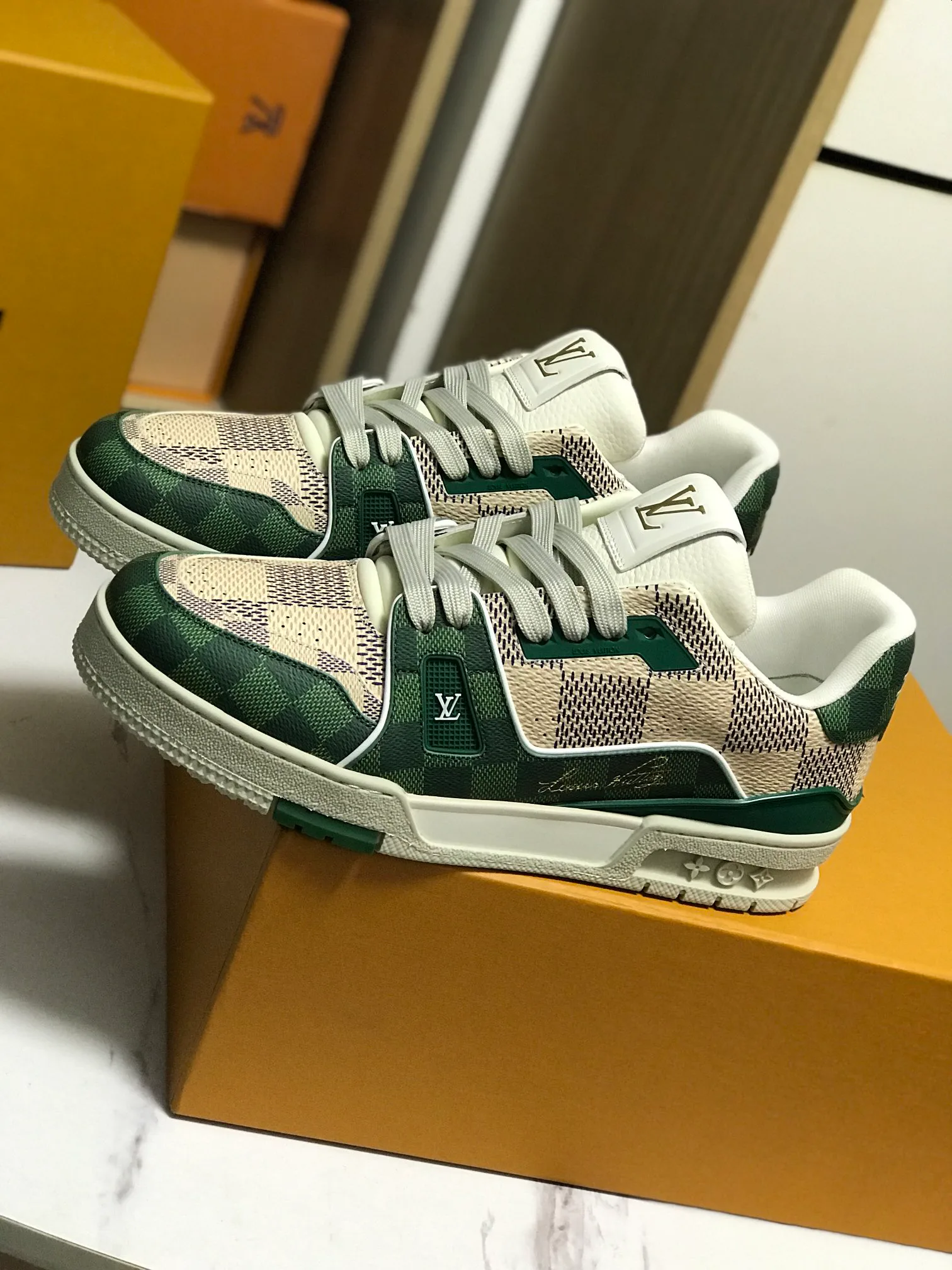 Кроссовки Женские Louis Vuitton 11707370