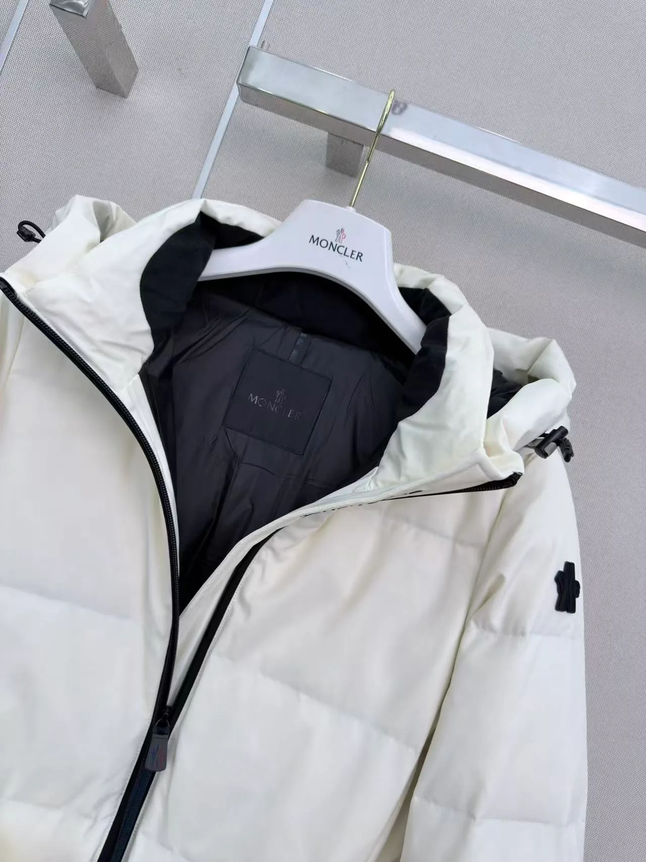 Куртки И Пуховики Женские Moncler 18402392