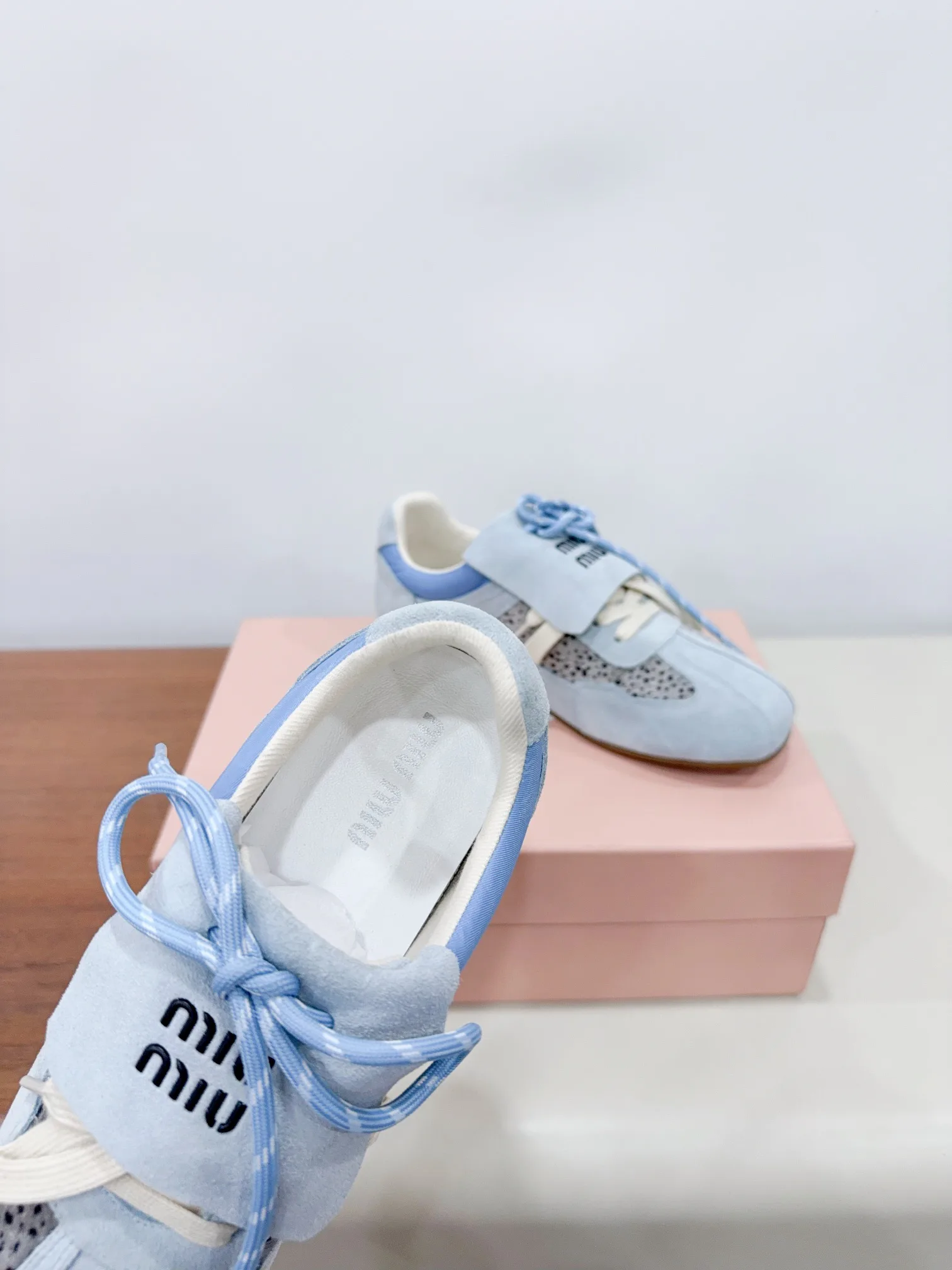 Кроссовки Женские Miu Miu 25945