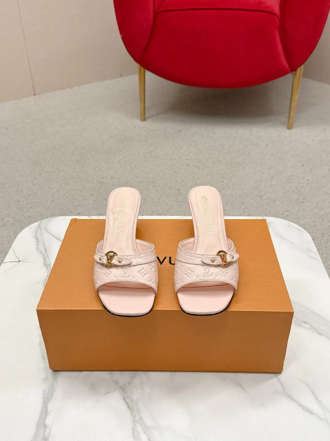 Босоножки Женские Louis Vuitton 1385764