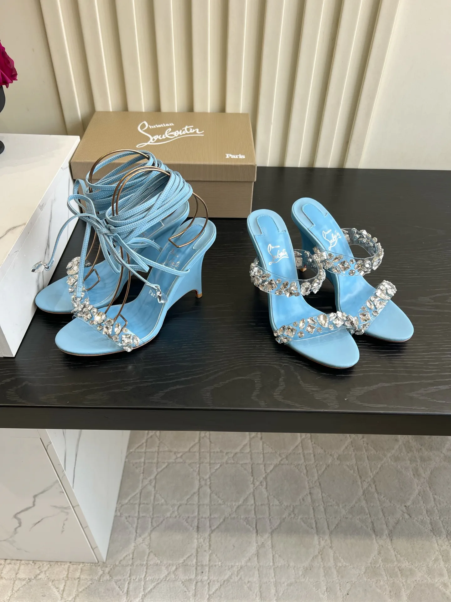 Босоножки Женские Christian Louboutin 18614260