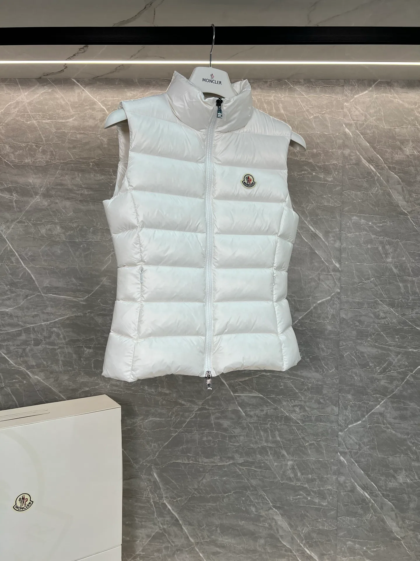Жилеты Женские Moncler 18111346