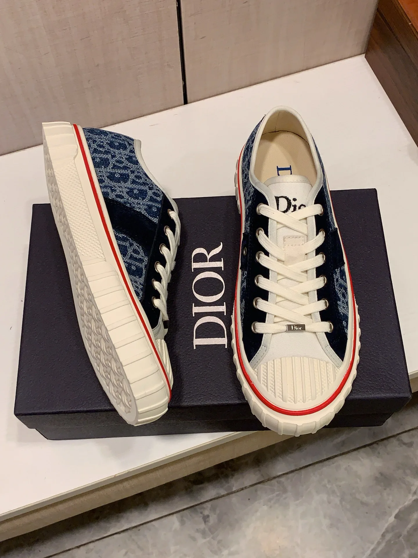 Кроссовки Женские Christian Dior 18247724