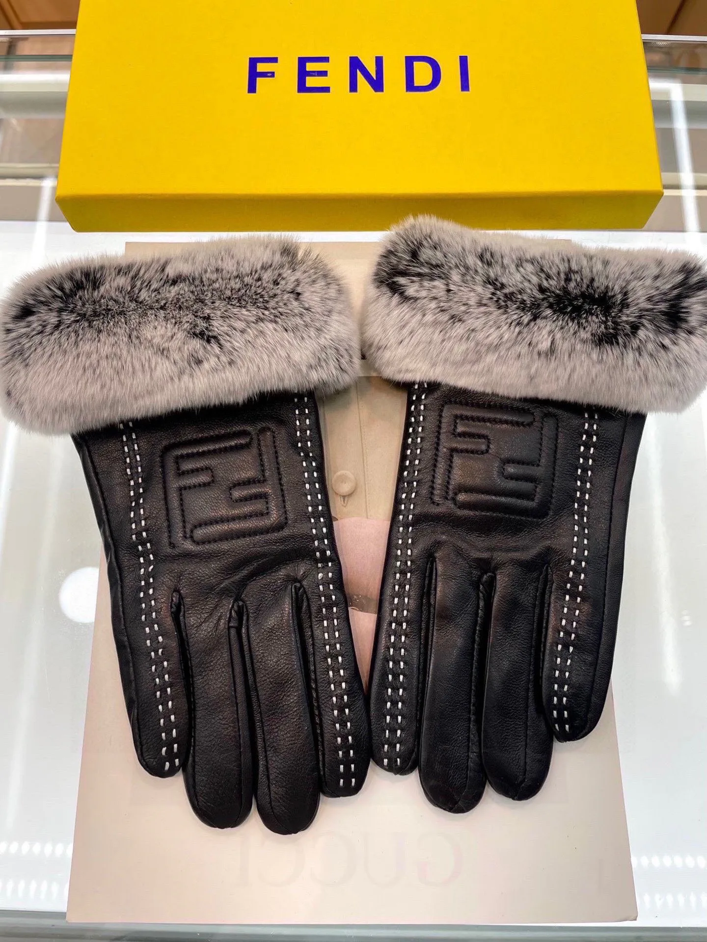 Перчатки Fendi 1337976