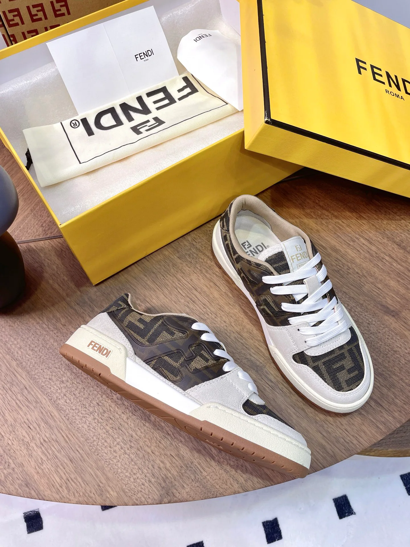 Кроссовки Женские Fendi 17957349
