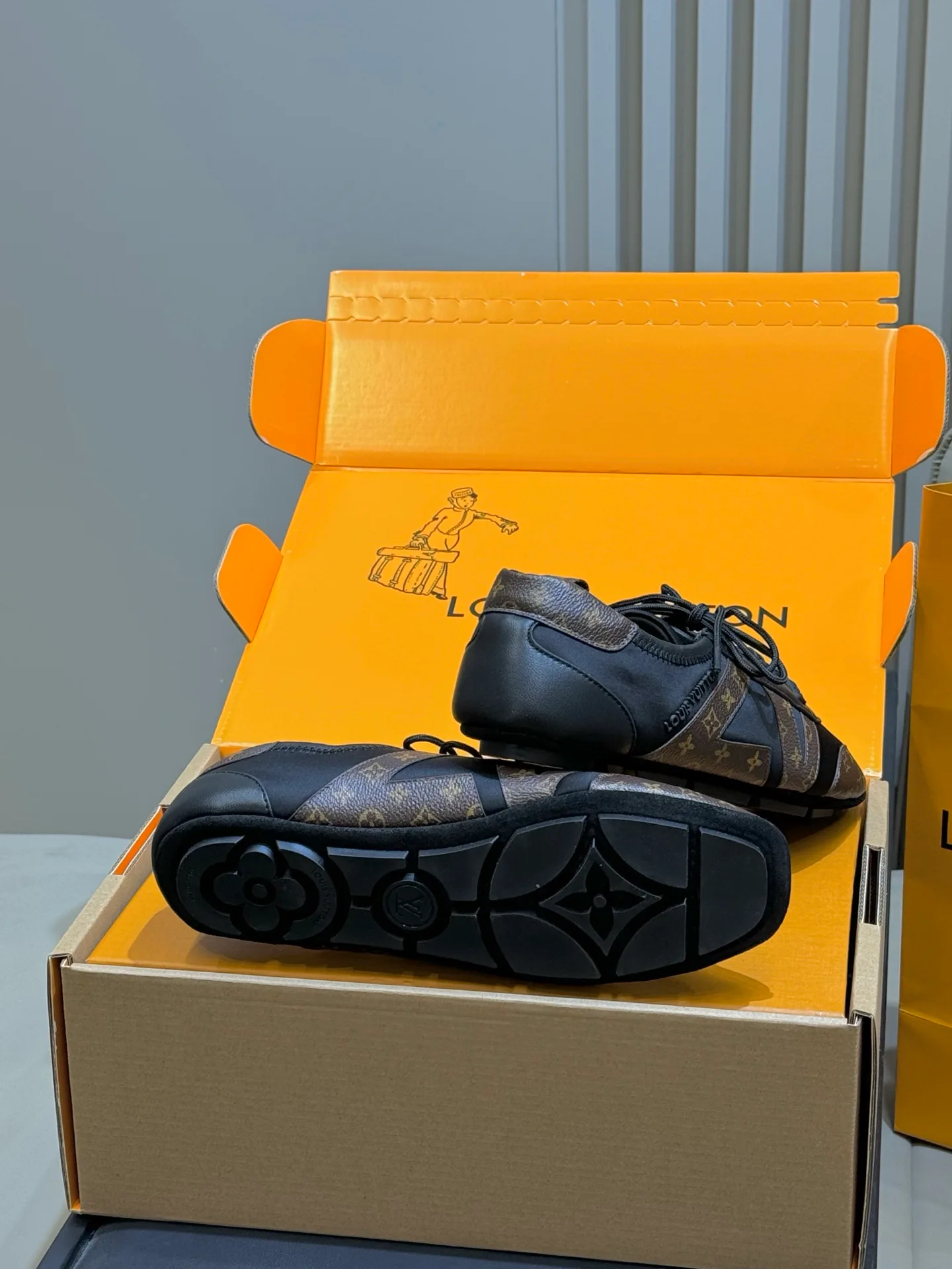 Кроссовки Женские Louis Vuitton 1130755