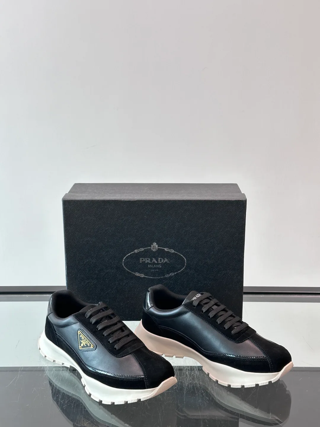 Кроссовки Женские Prada 18500610