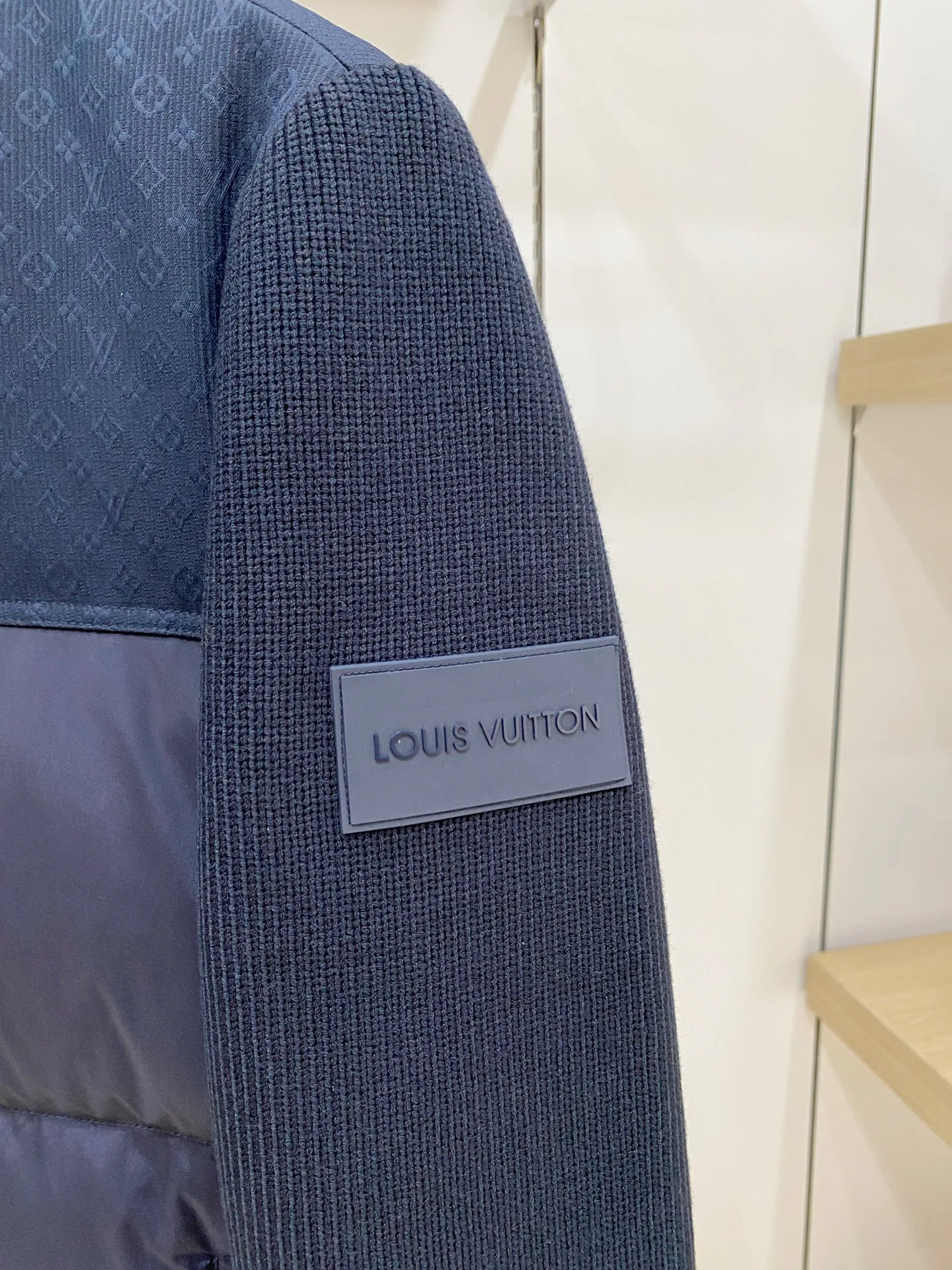 Куртки И Пуховики Женские Louis Vuitton 18584898