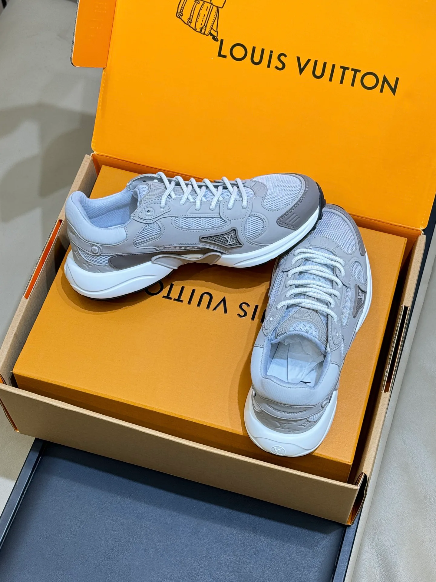 Кроссовки Женские Louis Vuitton 11347077