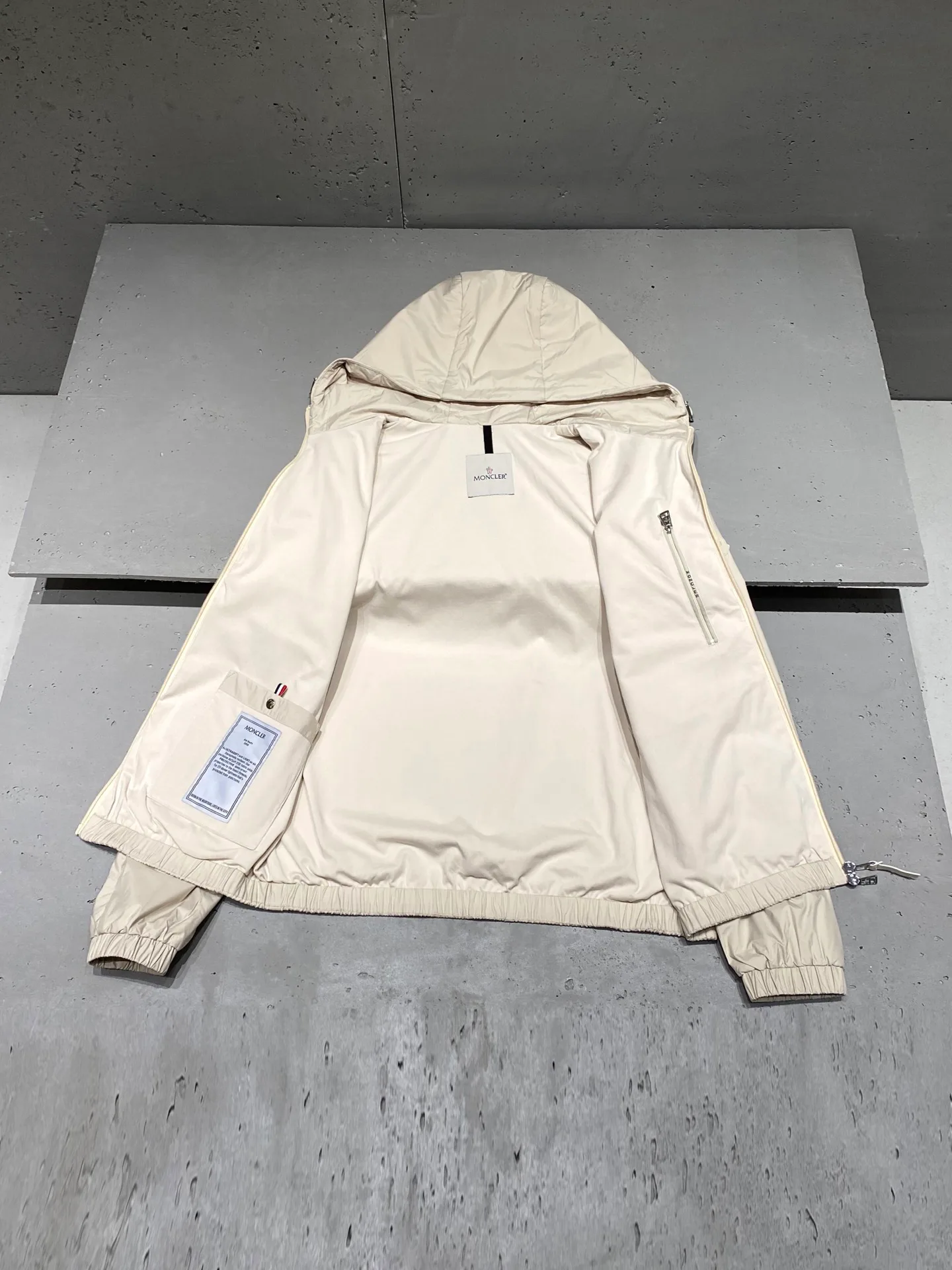 Куртки И Пуховики Мужские Moncler 18232573