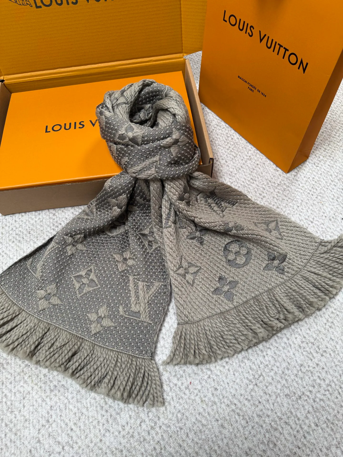 Шарфы Louis Vuitton 351390