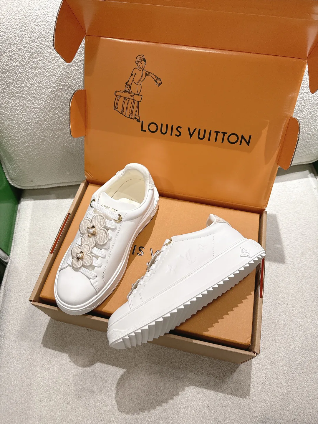 Кроссовки Женские Louis Vuitton 18857052