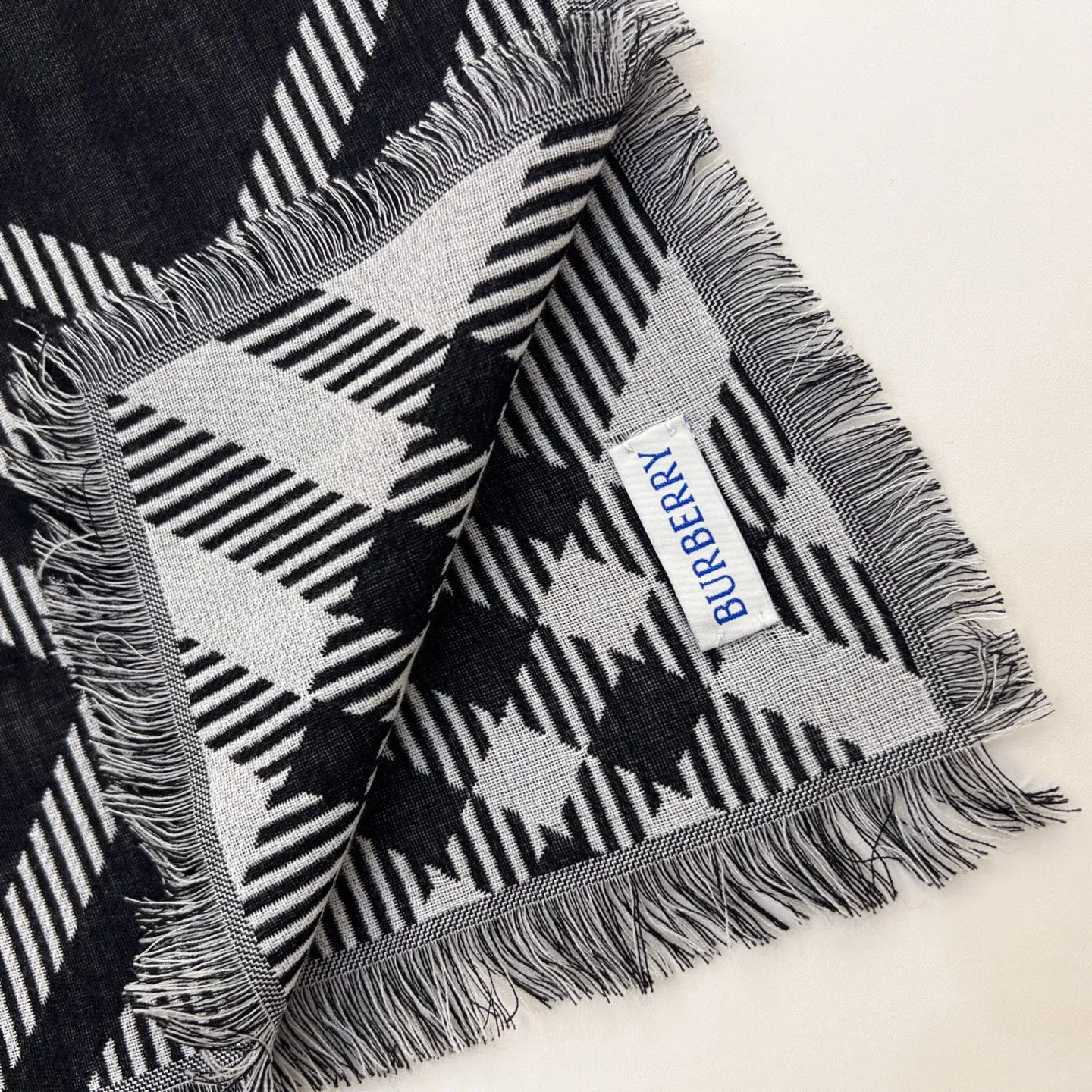 Шарфы Burberry 347441