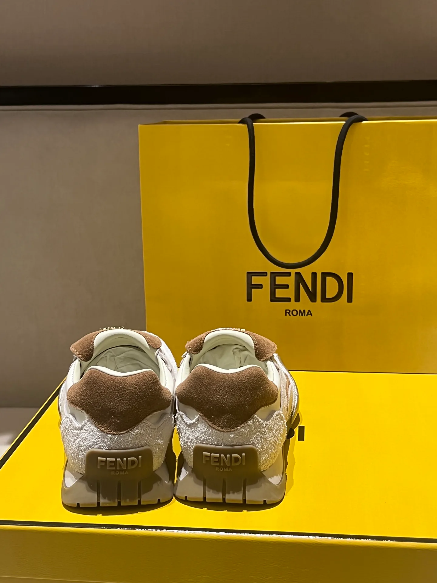 Кроссовки Женские Fendi 18020716