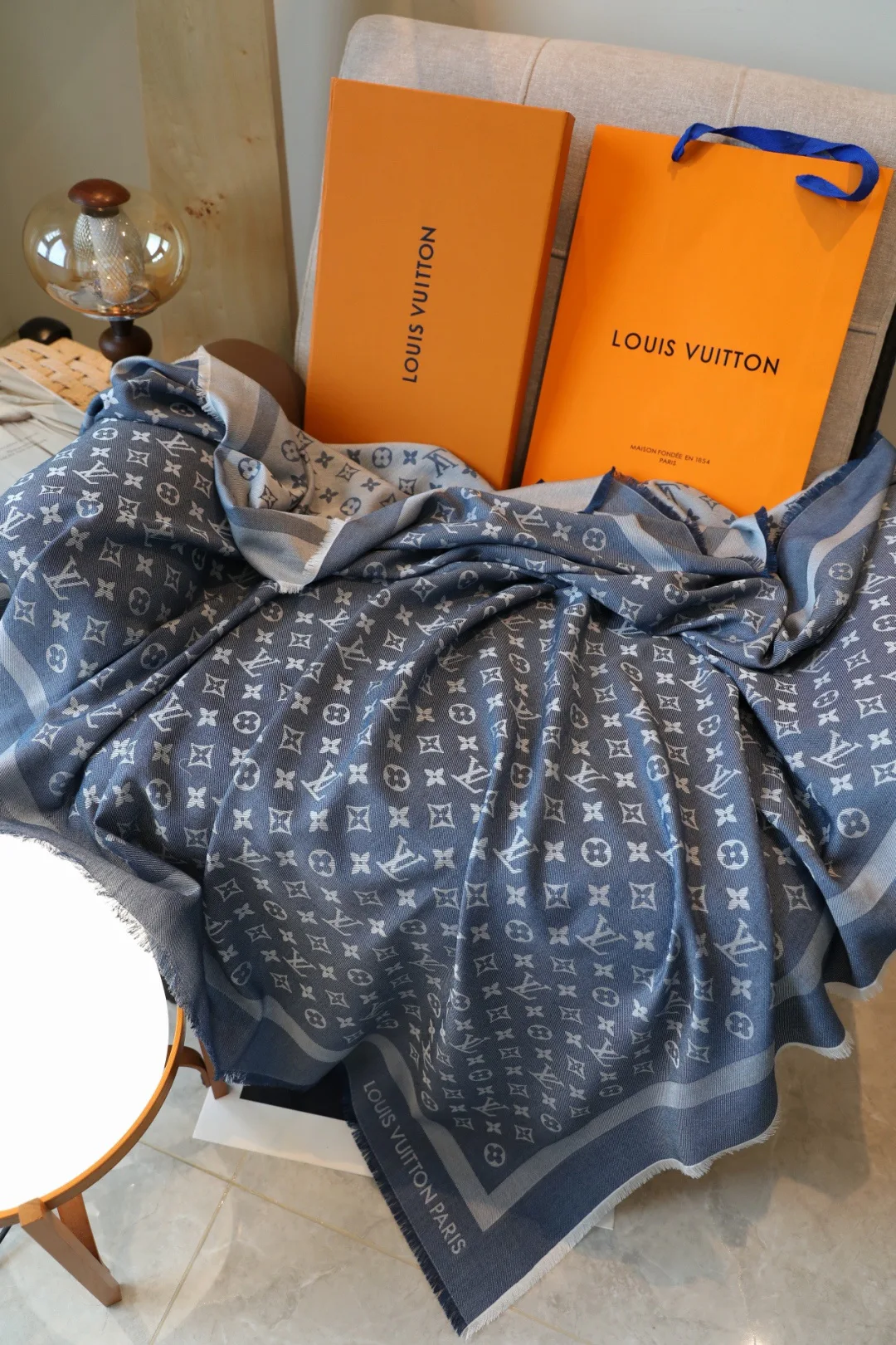 Шарфы Louis Vuitton 18618582