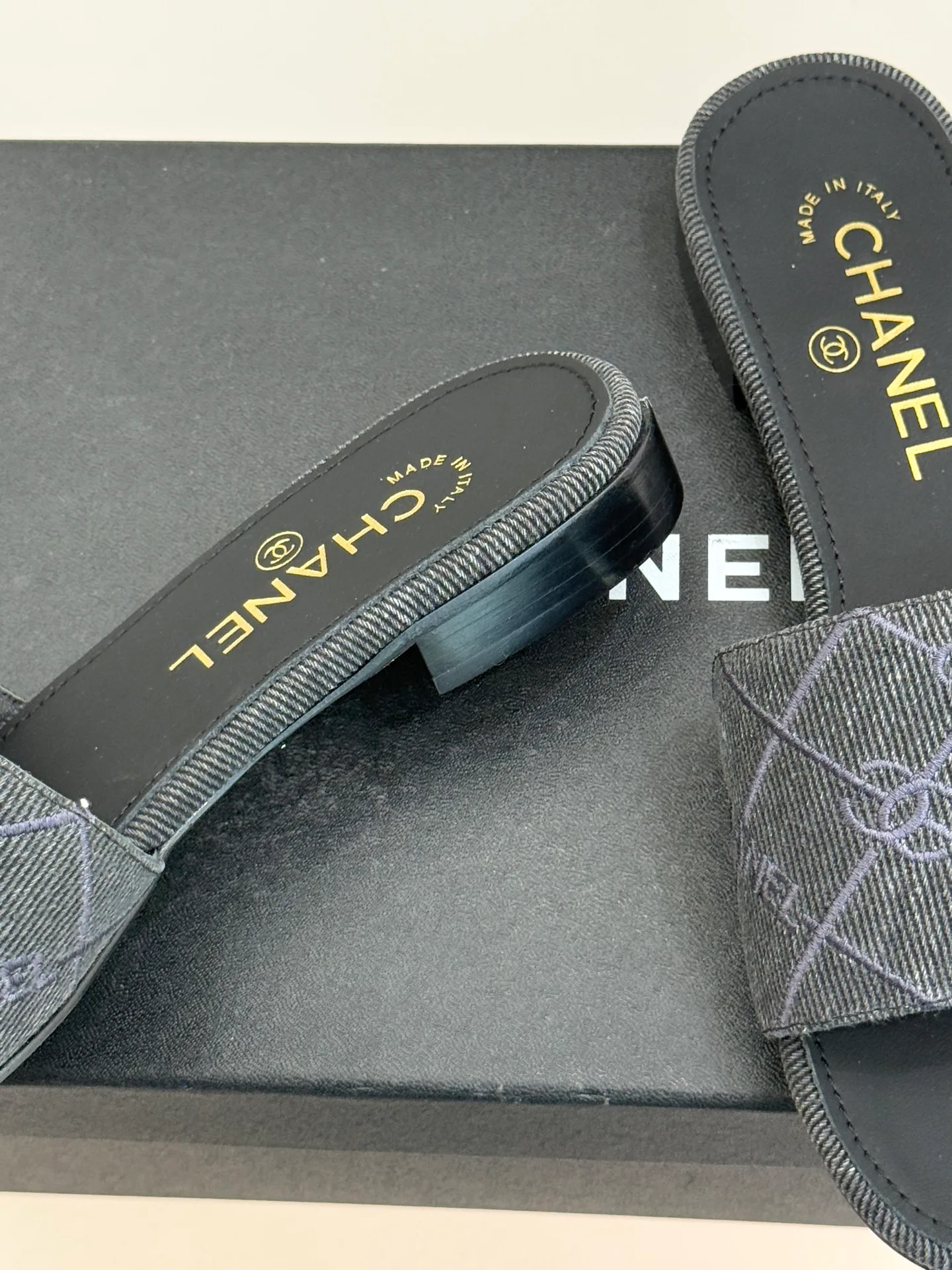 Шлепанцы Женские Chanel 9894883