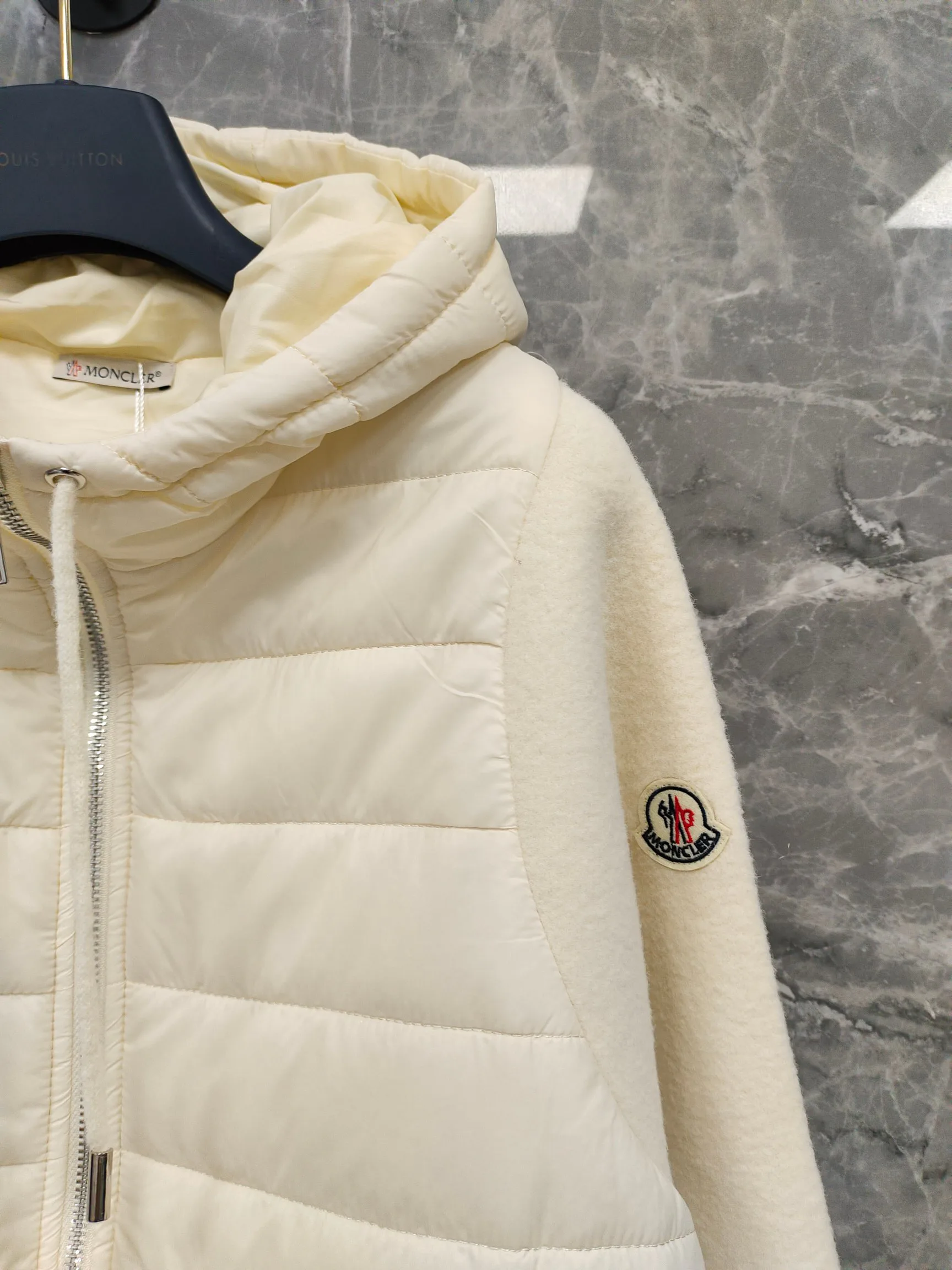 Куртки И Пуховики Женские Moncler 18743552