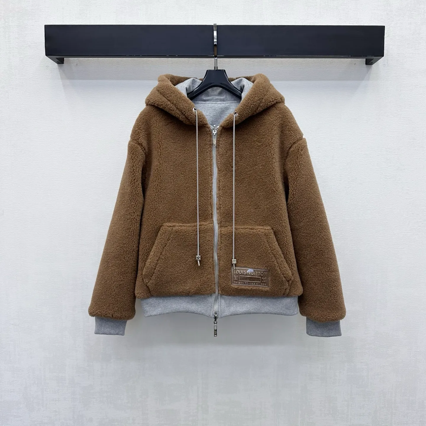 Куртки И Пуховики Женские Louis Vuitton 18279118