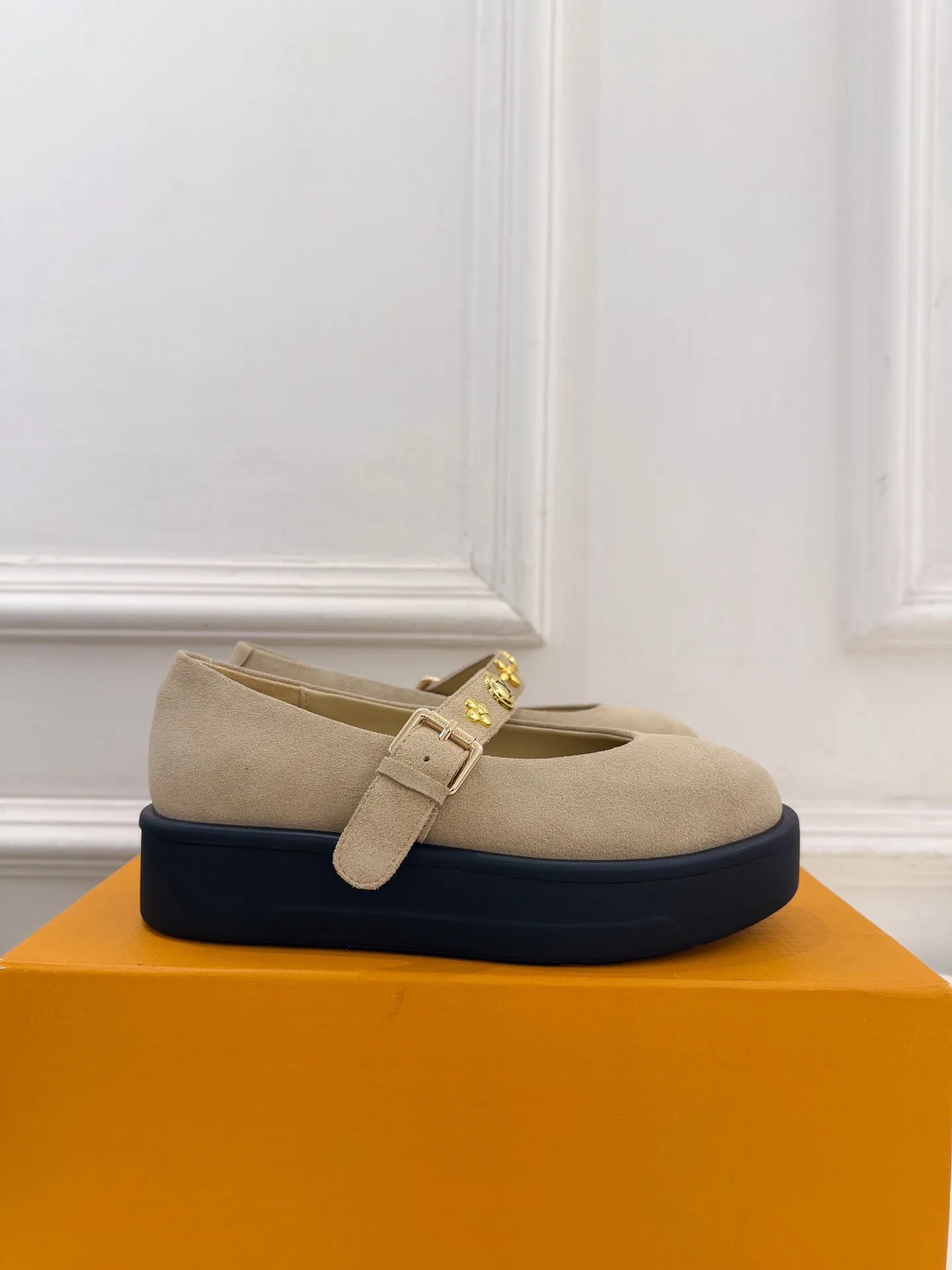 Туфли Женские Louis Vuitton 18103953