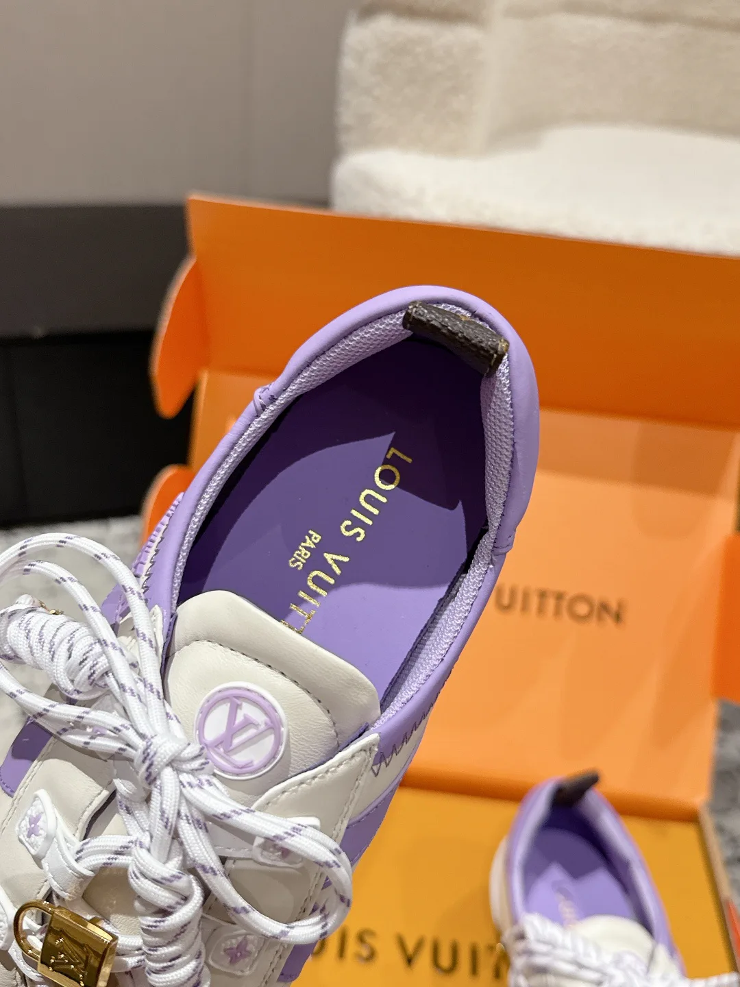 Кроссовки Женские Louis Vuitton 18409719
