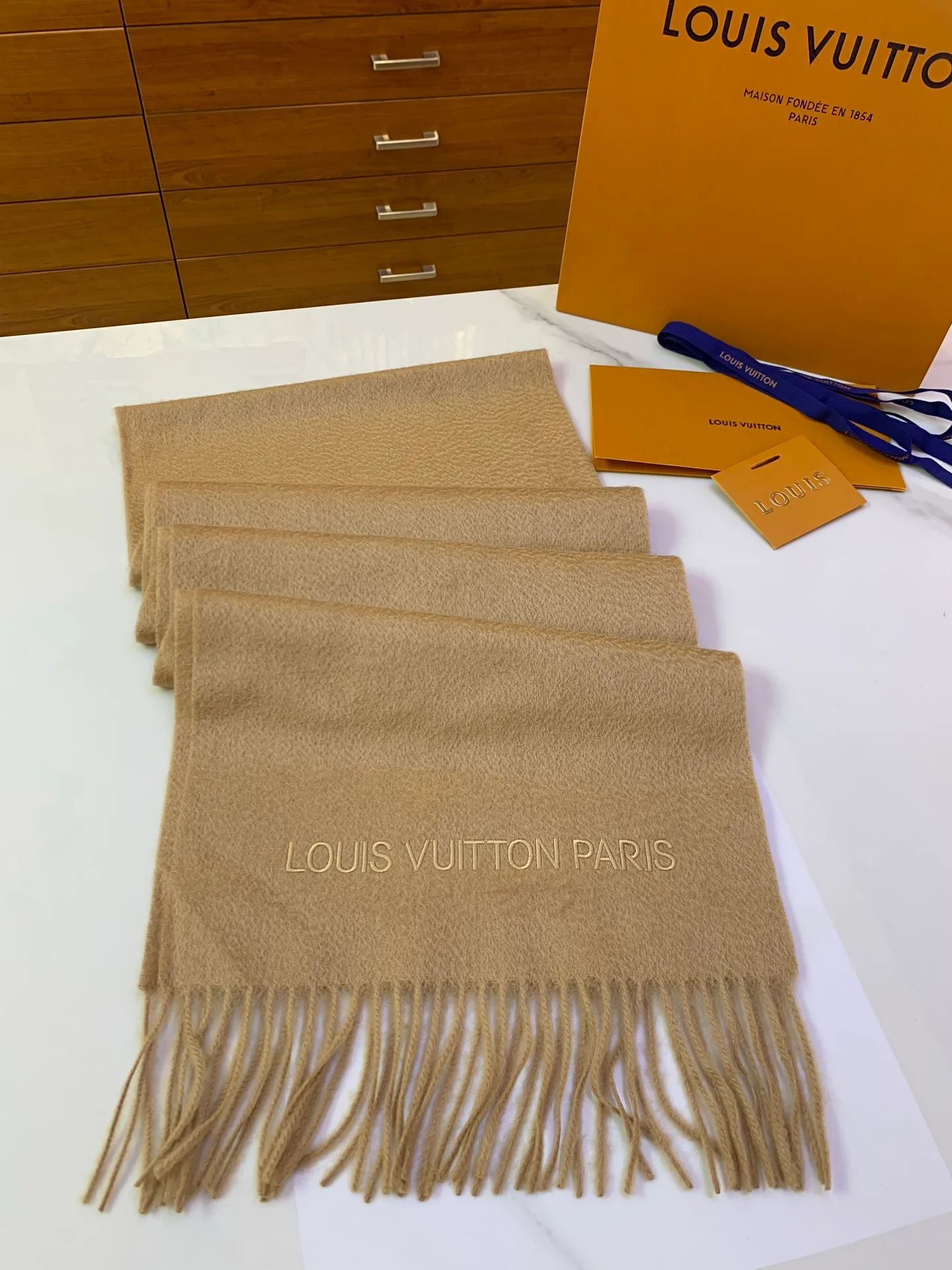 Шарфы Louis Vuitton 18637806