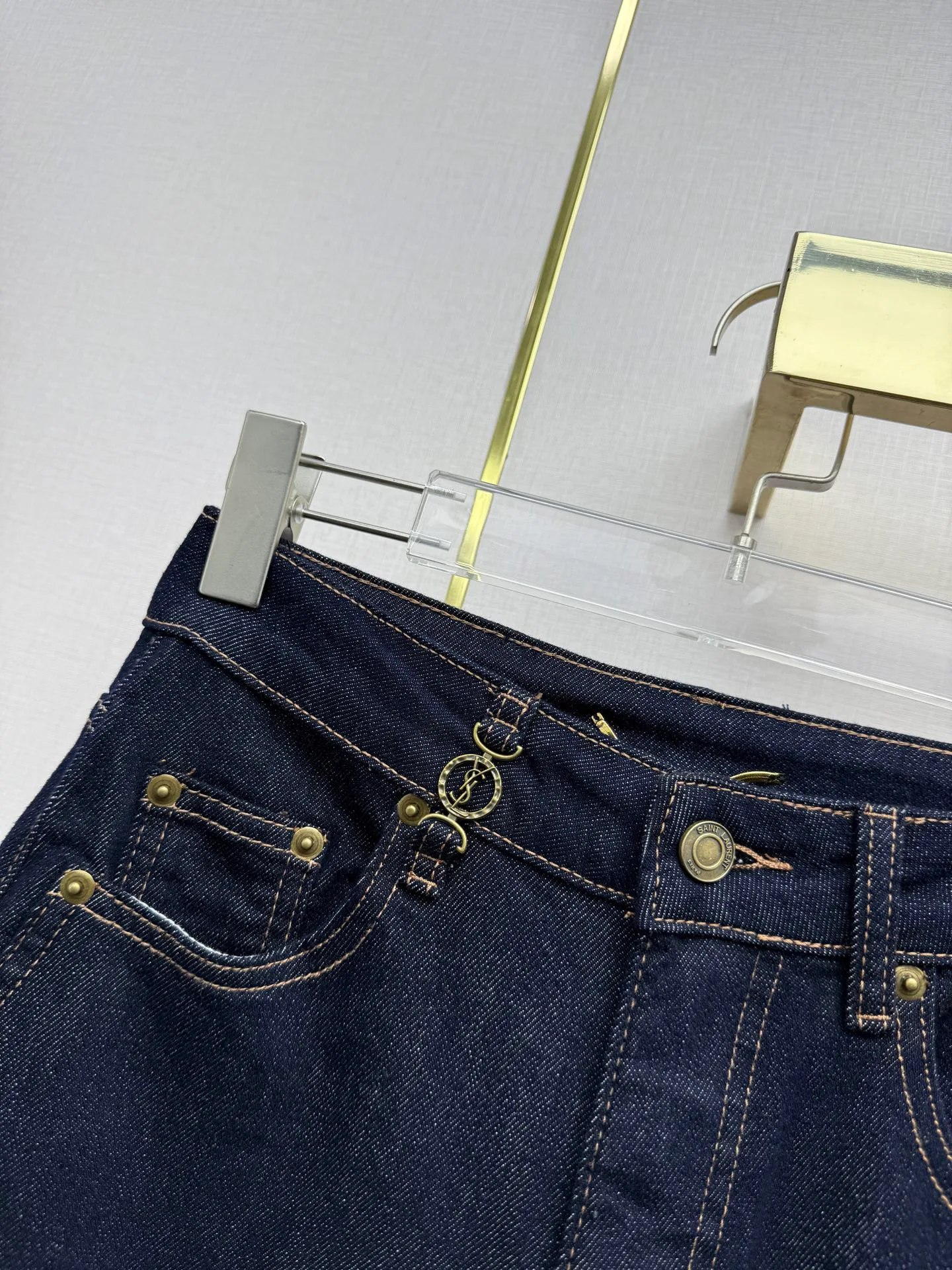 Джинсы Женские Saint Laurent 12929619