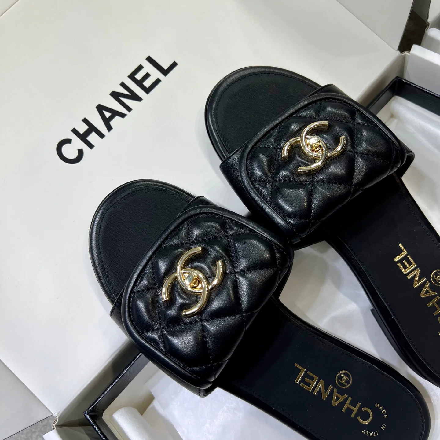 Шлепанцы Женские Chanel 5618676