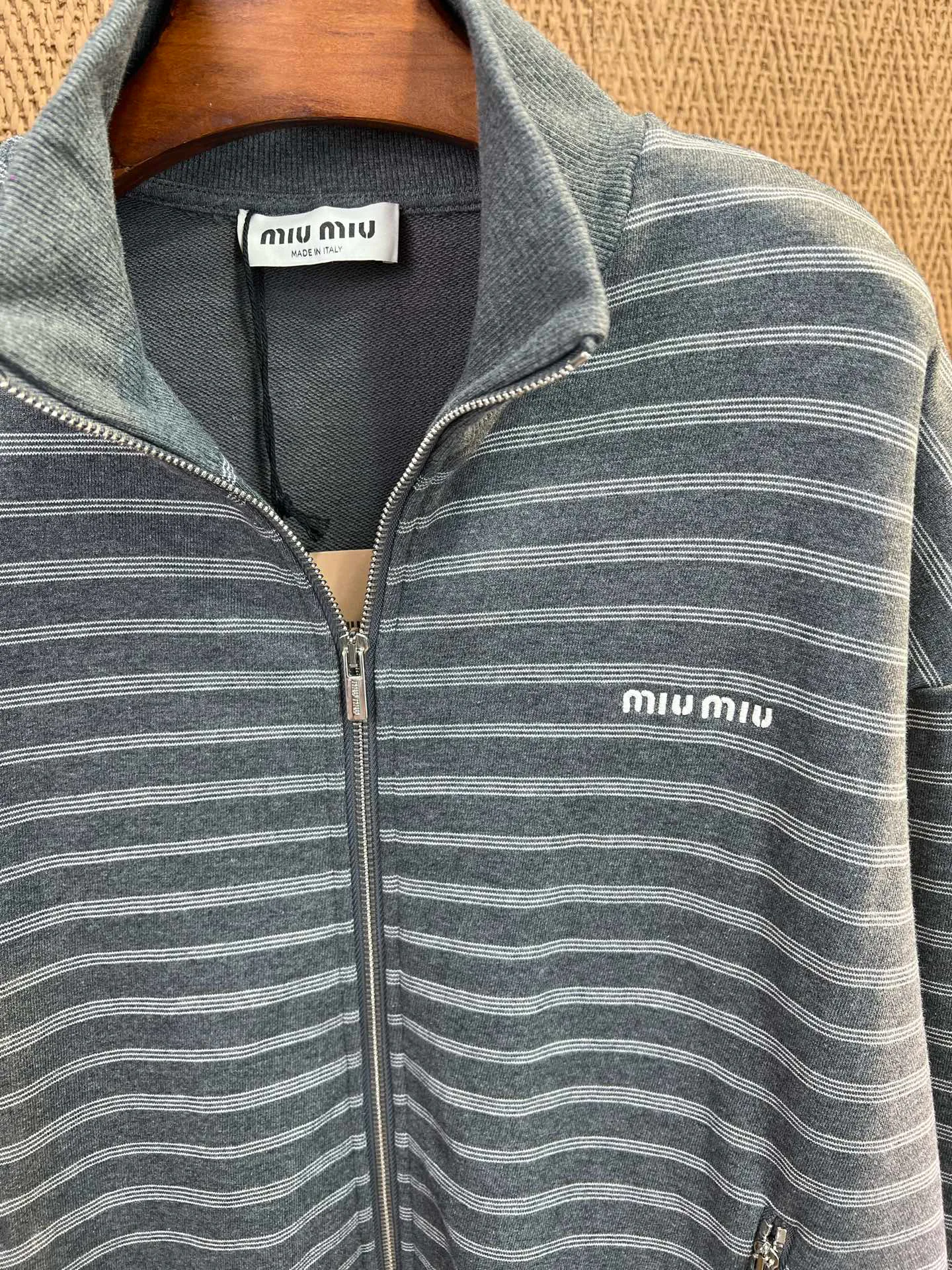 Куртки И Пуховики Женские Miu Miu 18677478